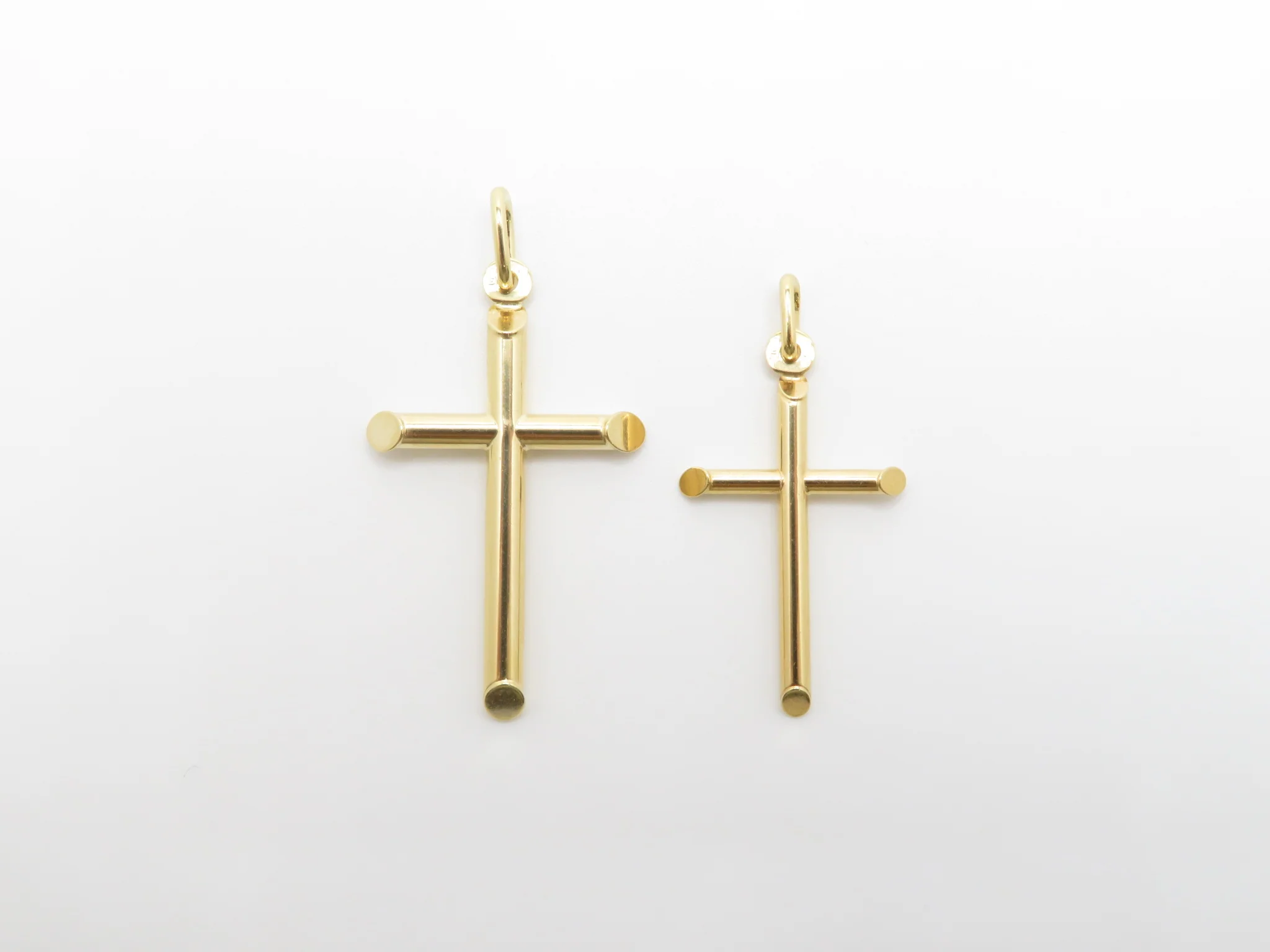 10k Bevelled Cross Pendant - Image 7