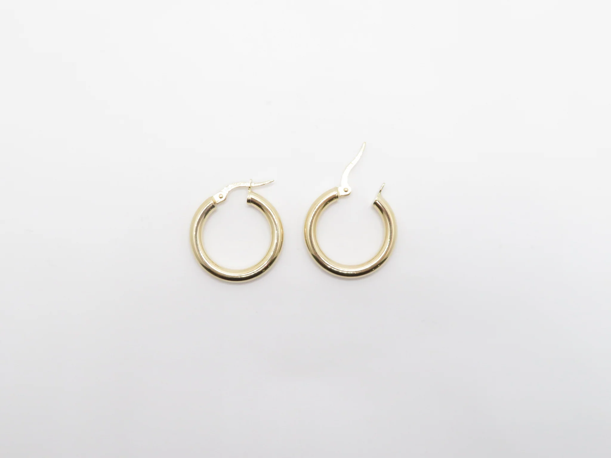 10k Yellow Gold Chunky Hoop - Image 5