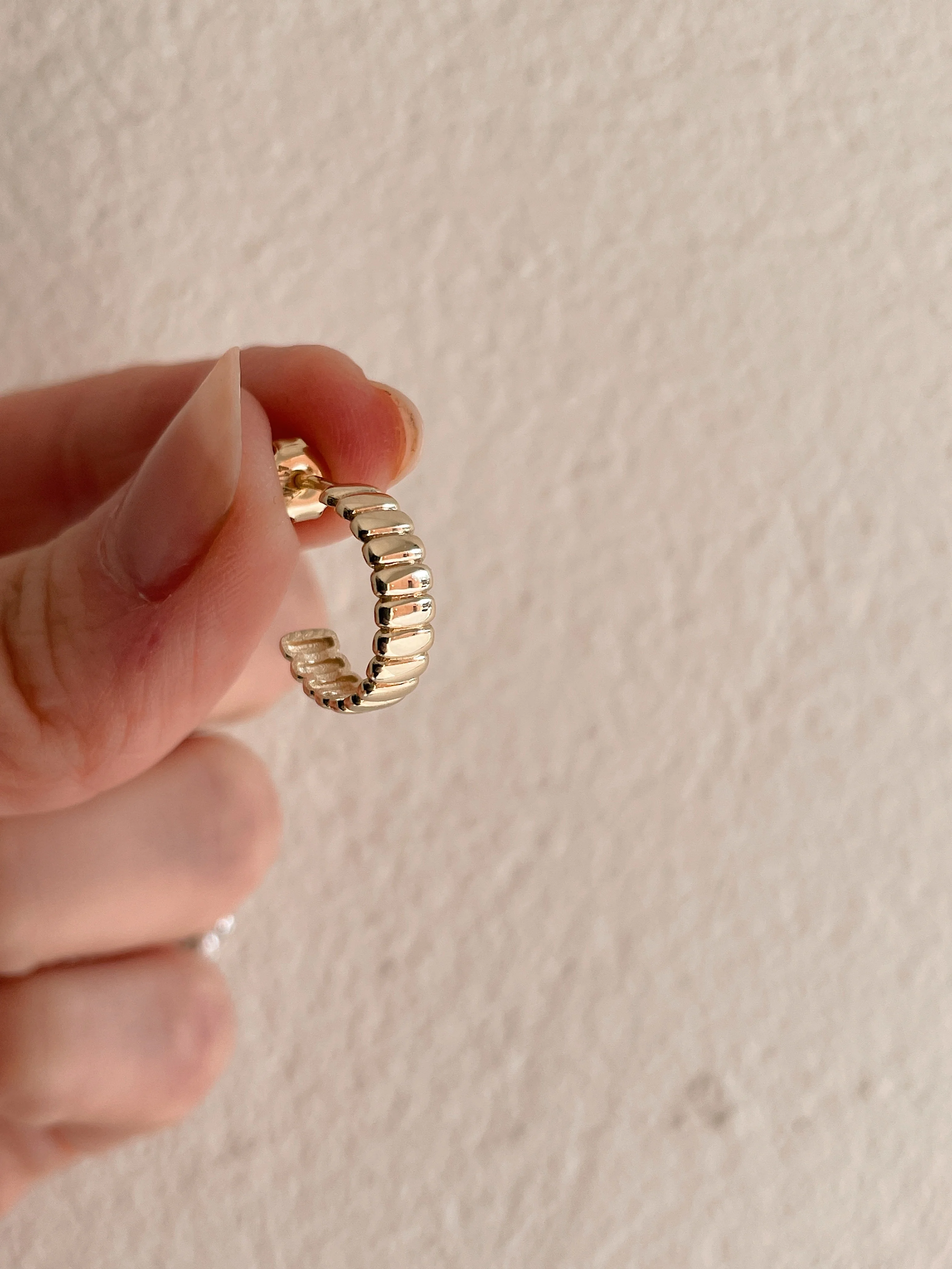 10k Yellow Gold Corrugated Huggies - Image 5