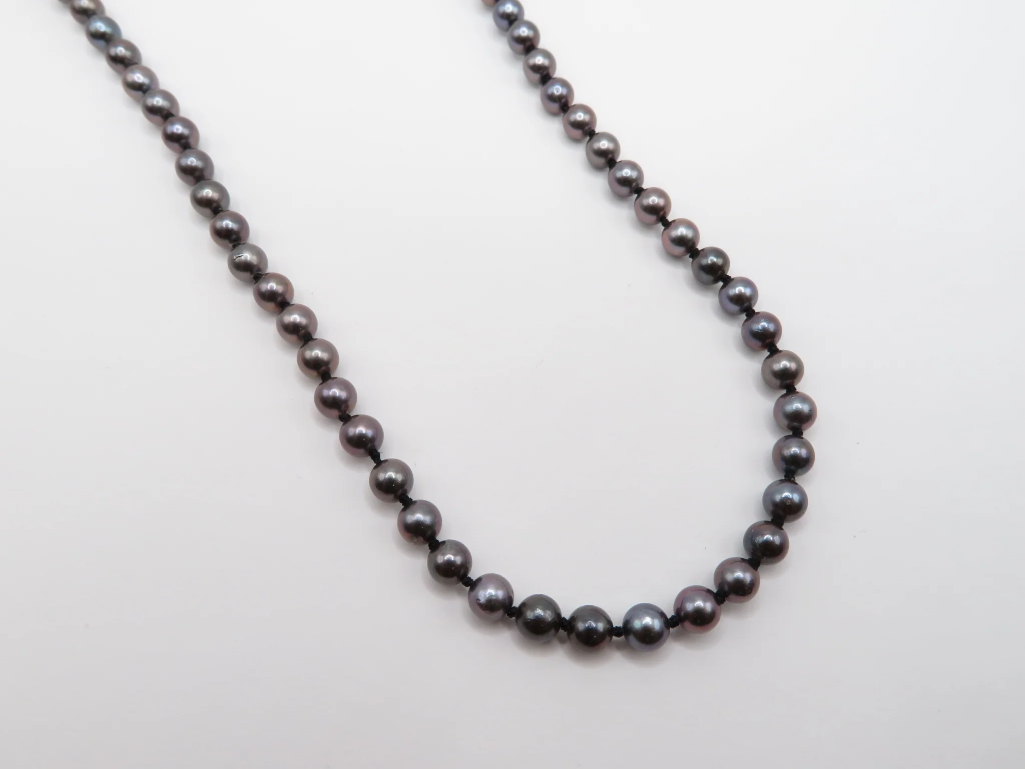10k Cultured Dark Pearl Strand - Image 4