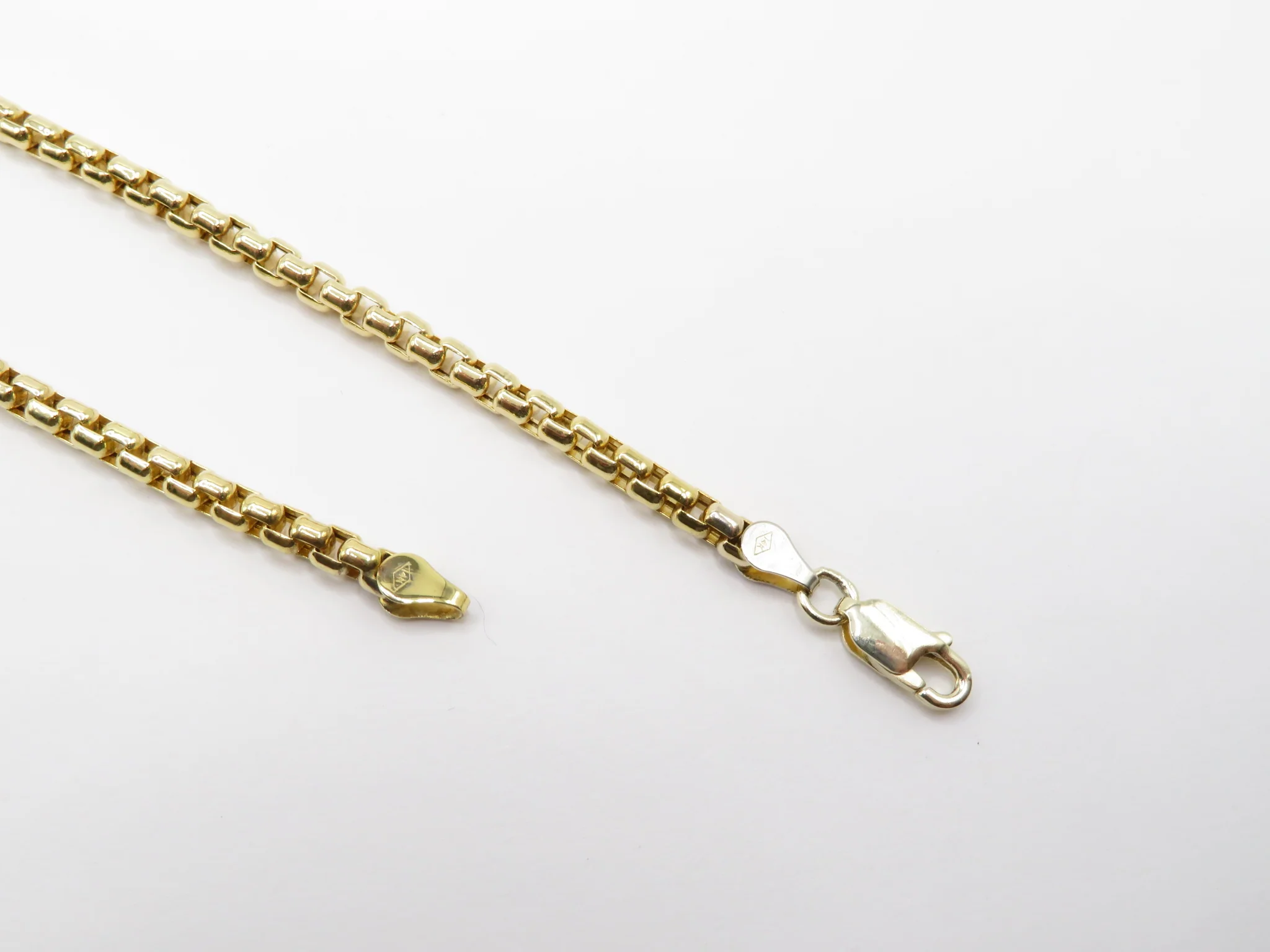 10k Yellow Gold Hollow Box Bracelet - Image 4