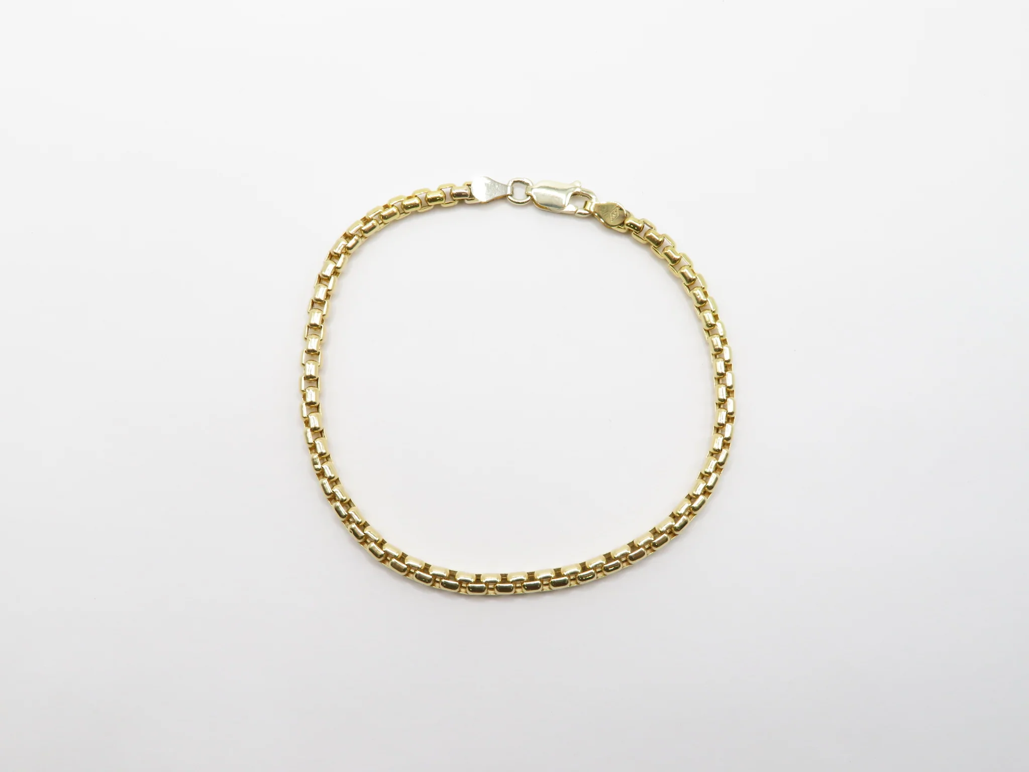 10k Yellow Gold Hollow Box Bracelet - Image 5