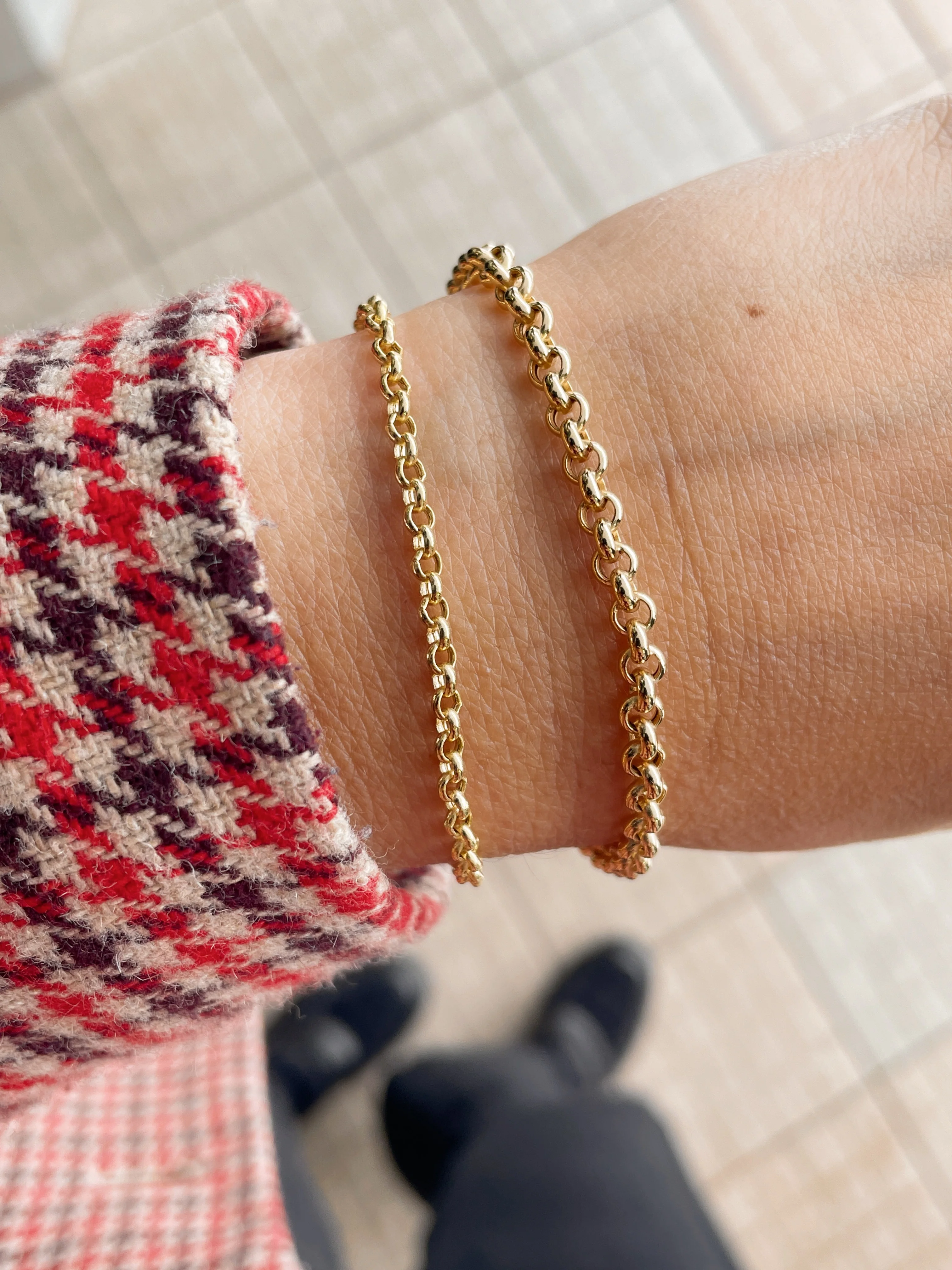 10k Gold Hollow Rolo Bracelet - Image 2