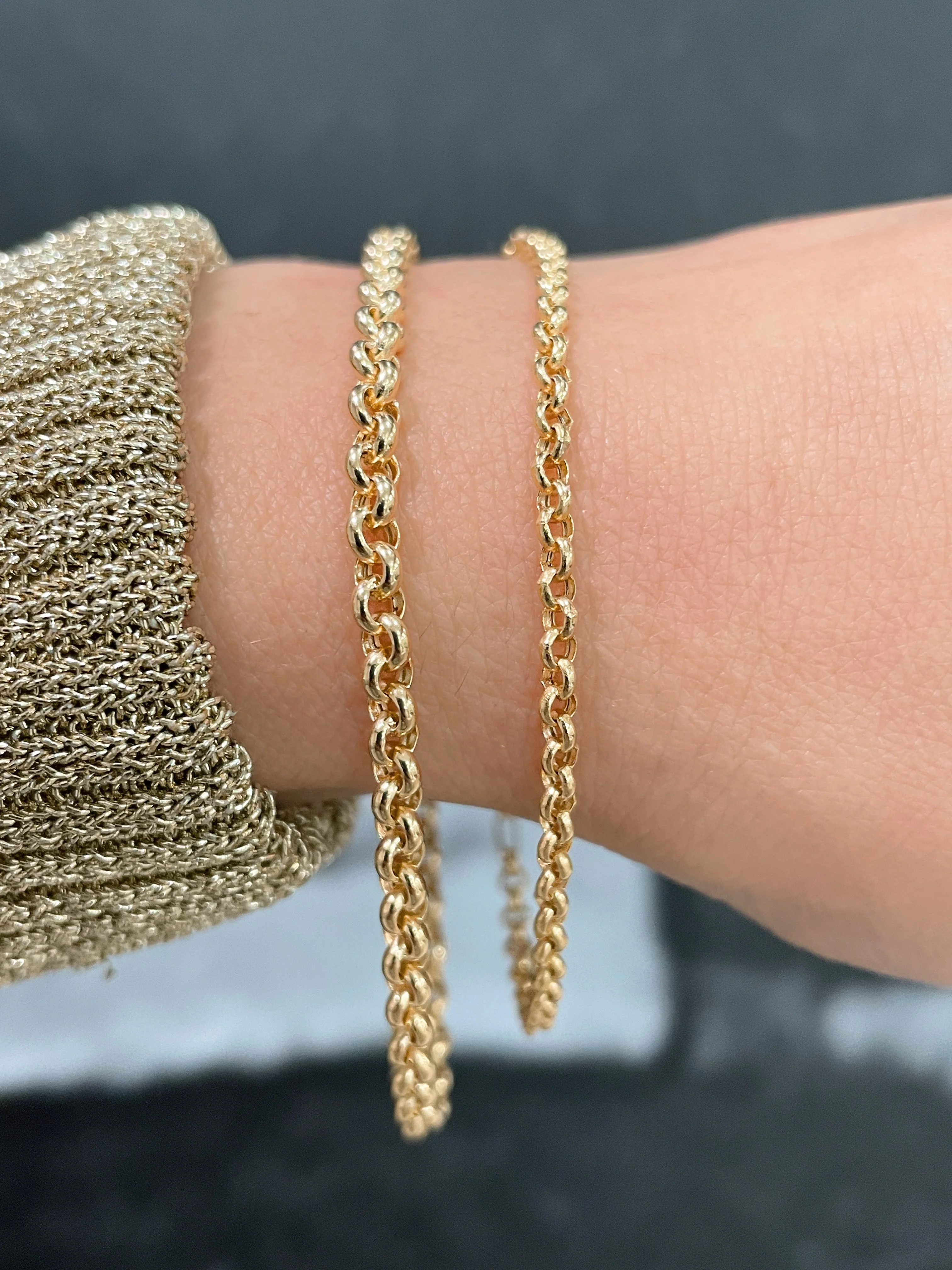 10k Gold Hollow Rolo Bracelet - Image 6