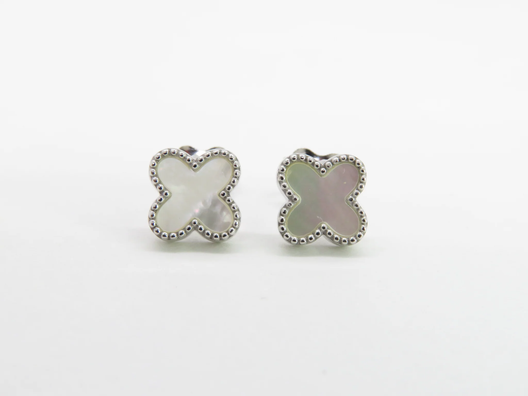 10k Mother of Pearl Clover Stud Earrings - Image 3