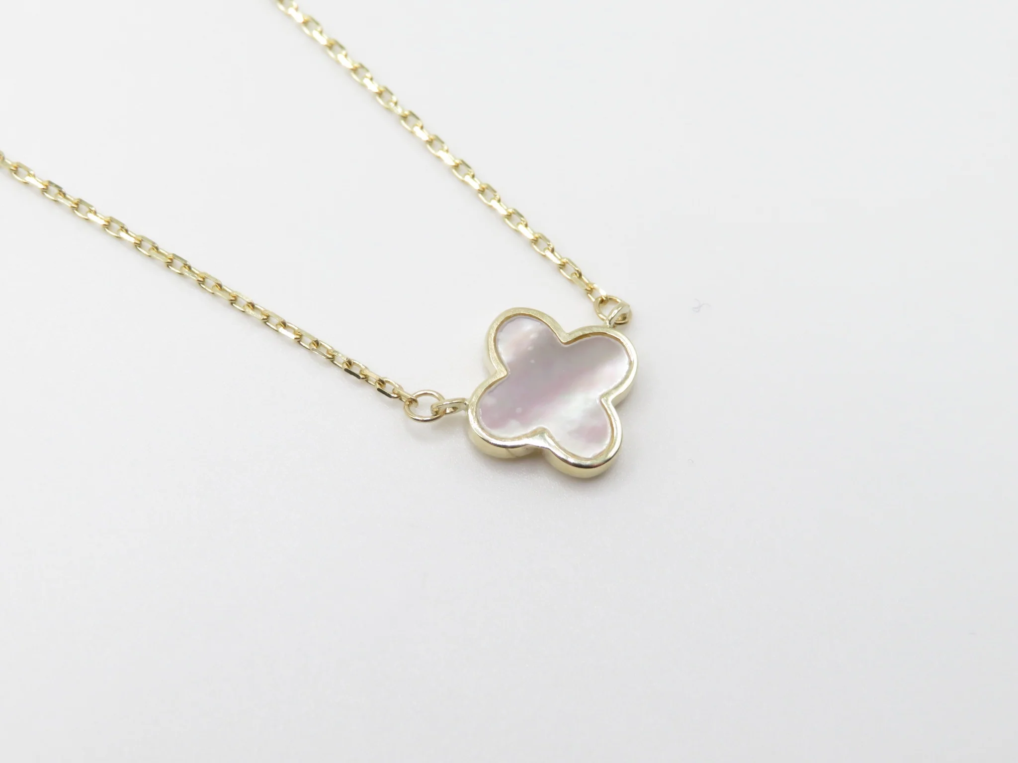 10k Mother of Pearl Clover Necklace - Image 3