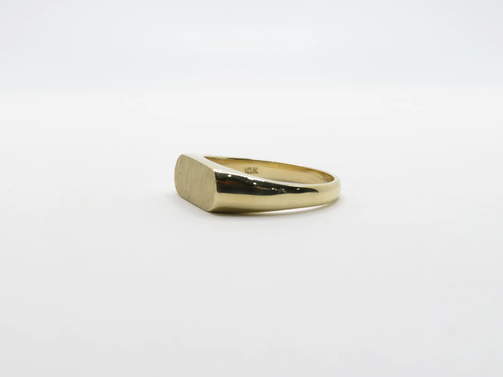 10k Yellow Gold Oblong Signet Ring - Image 5