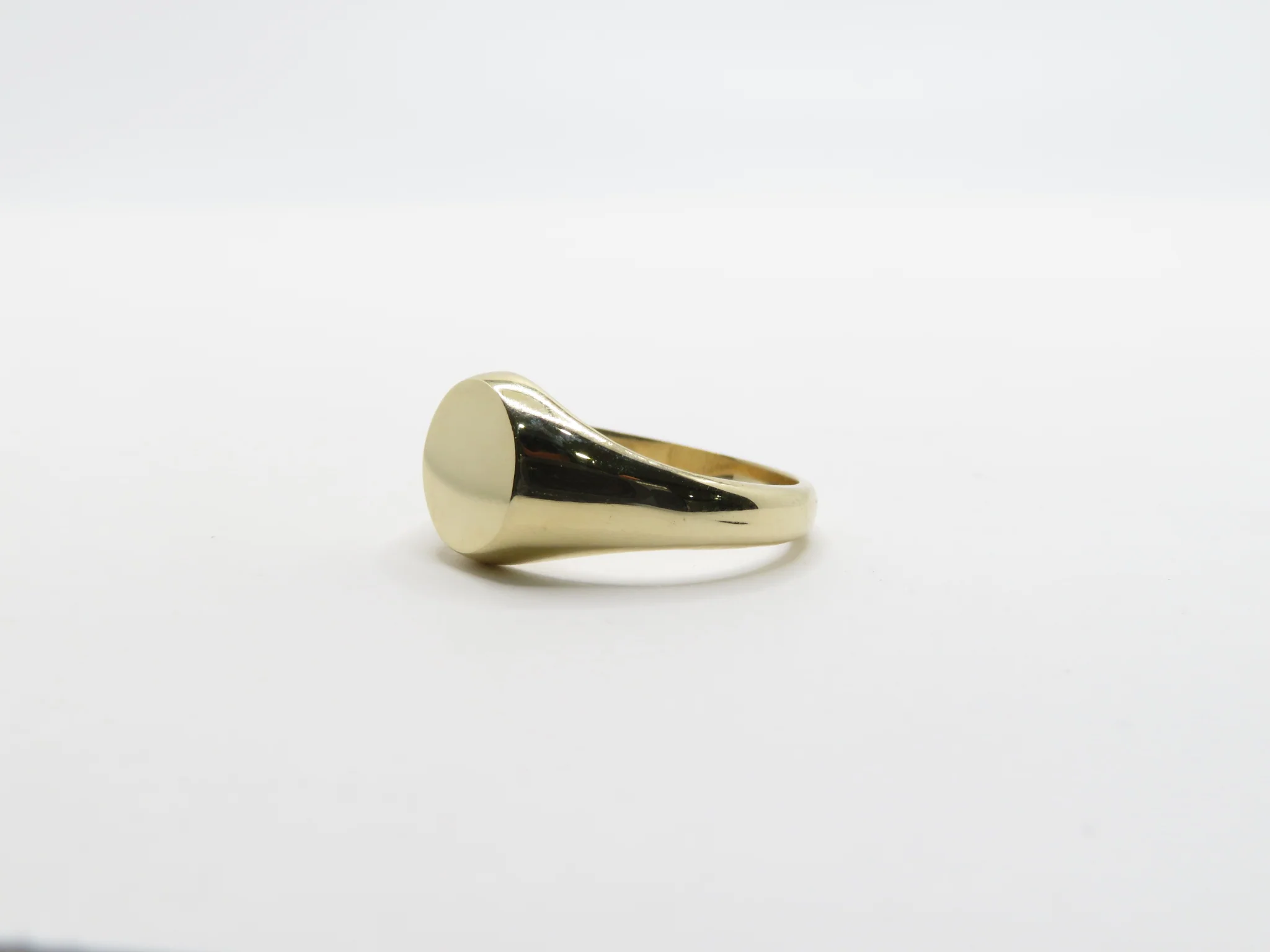 10k Yellow Gold Oval Polished Signet Ring - Image 3