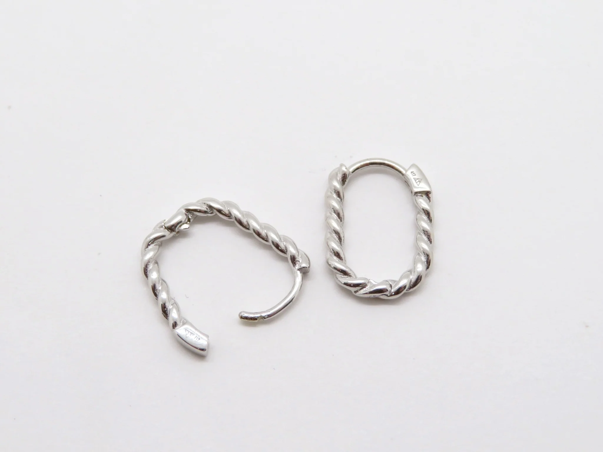 10k Roped Paperclip Huggies - Image 4