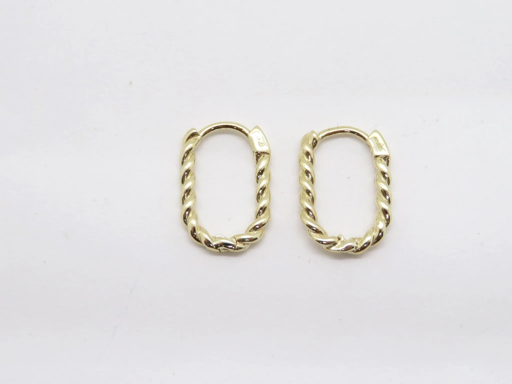 10k Roped Paperclip Huggies - Image 6