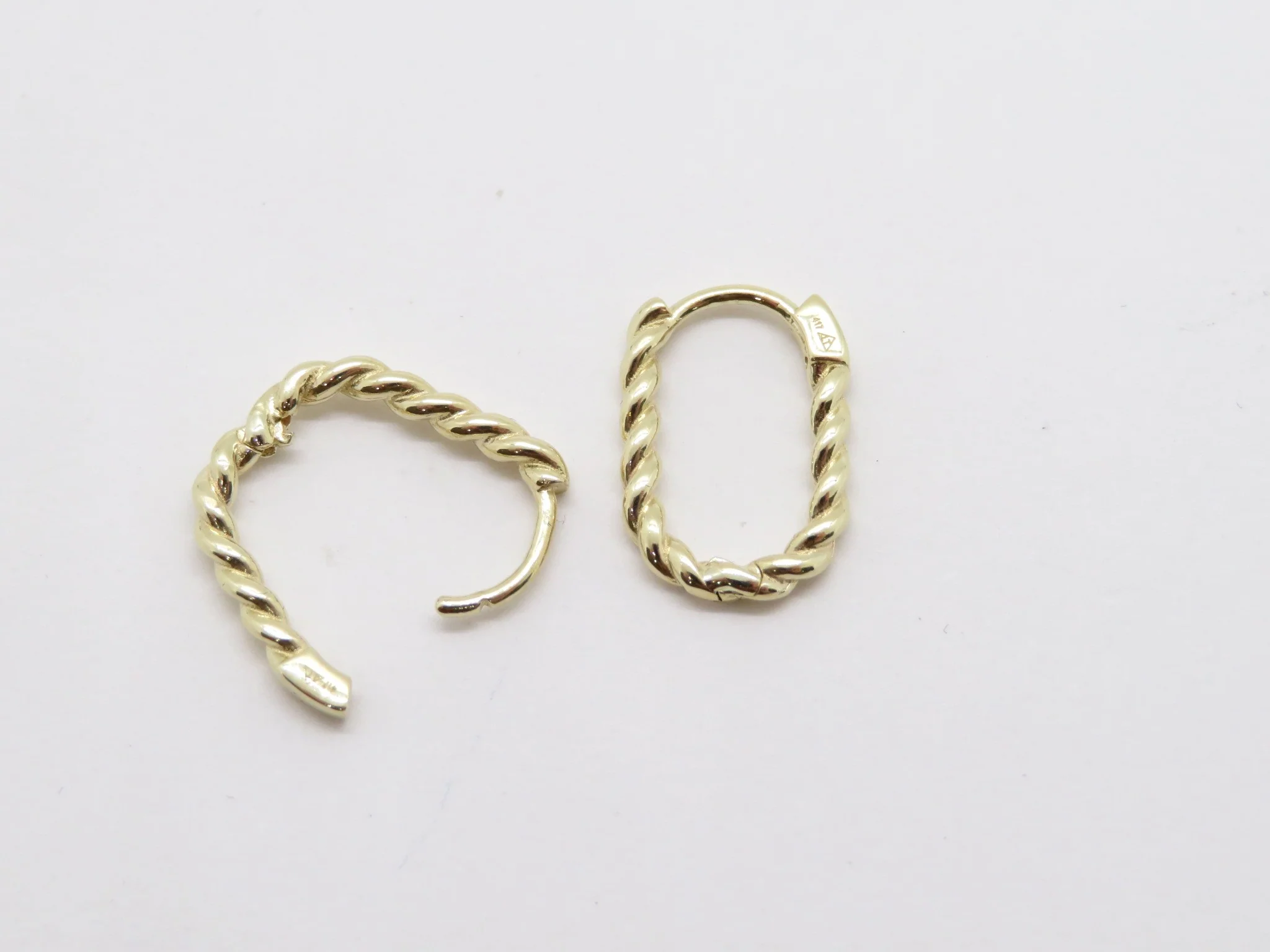10k Roped Paperclip Huggies - Image 7