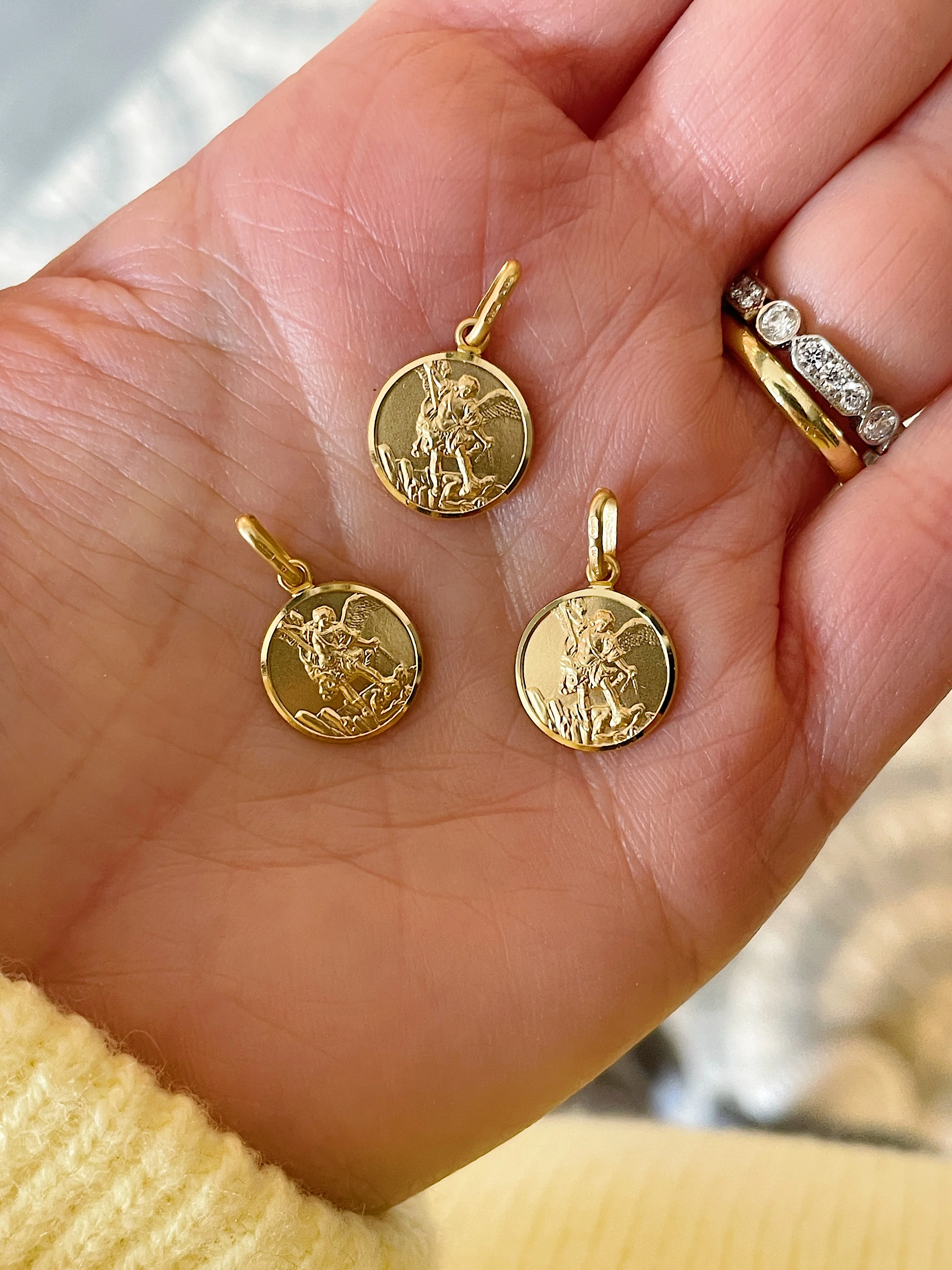 10k Yellow Gold St Michael Medal - Image 2