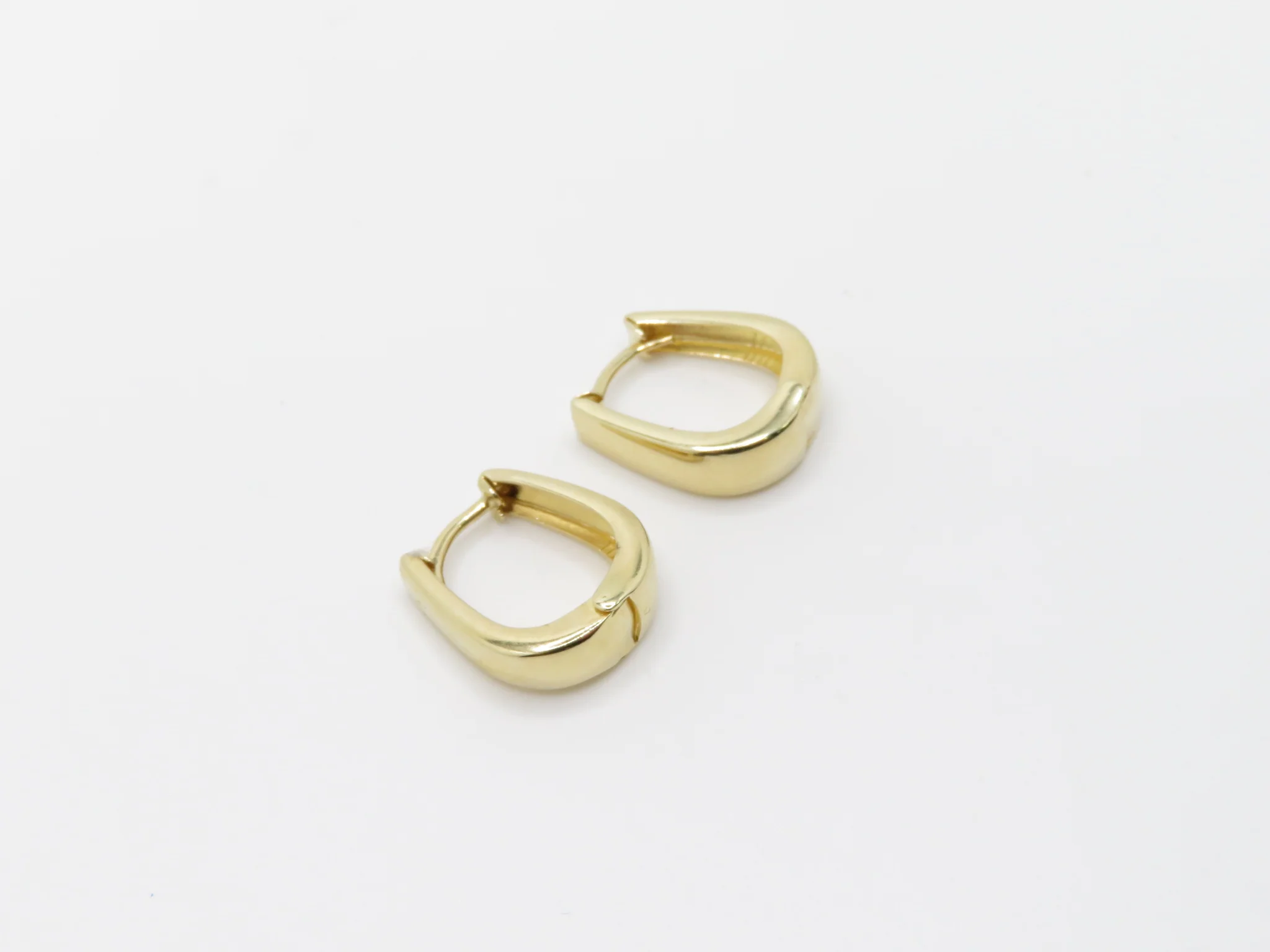 10k Yellow Gold Tapered Huggie