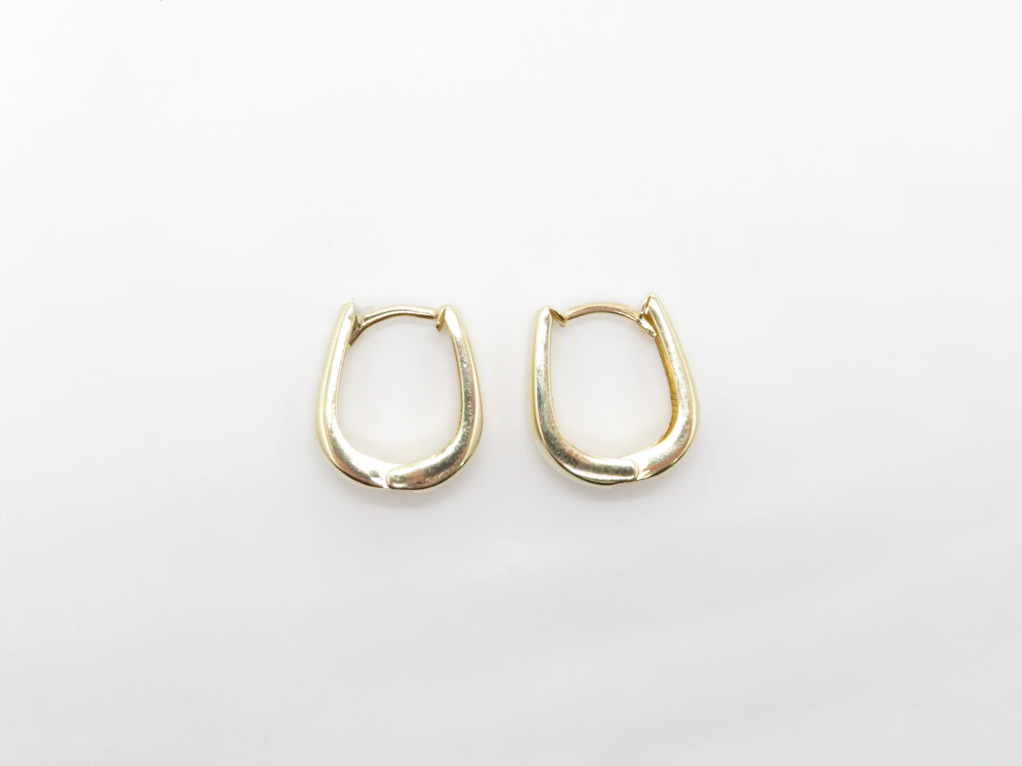 10k Yellow Gold Tapered Huggie - Image 3