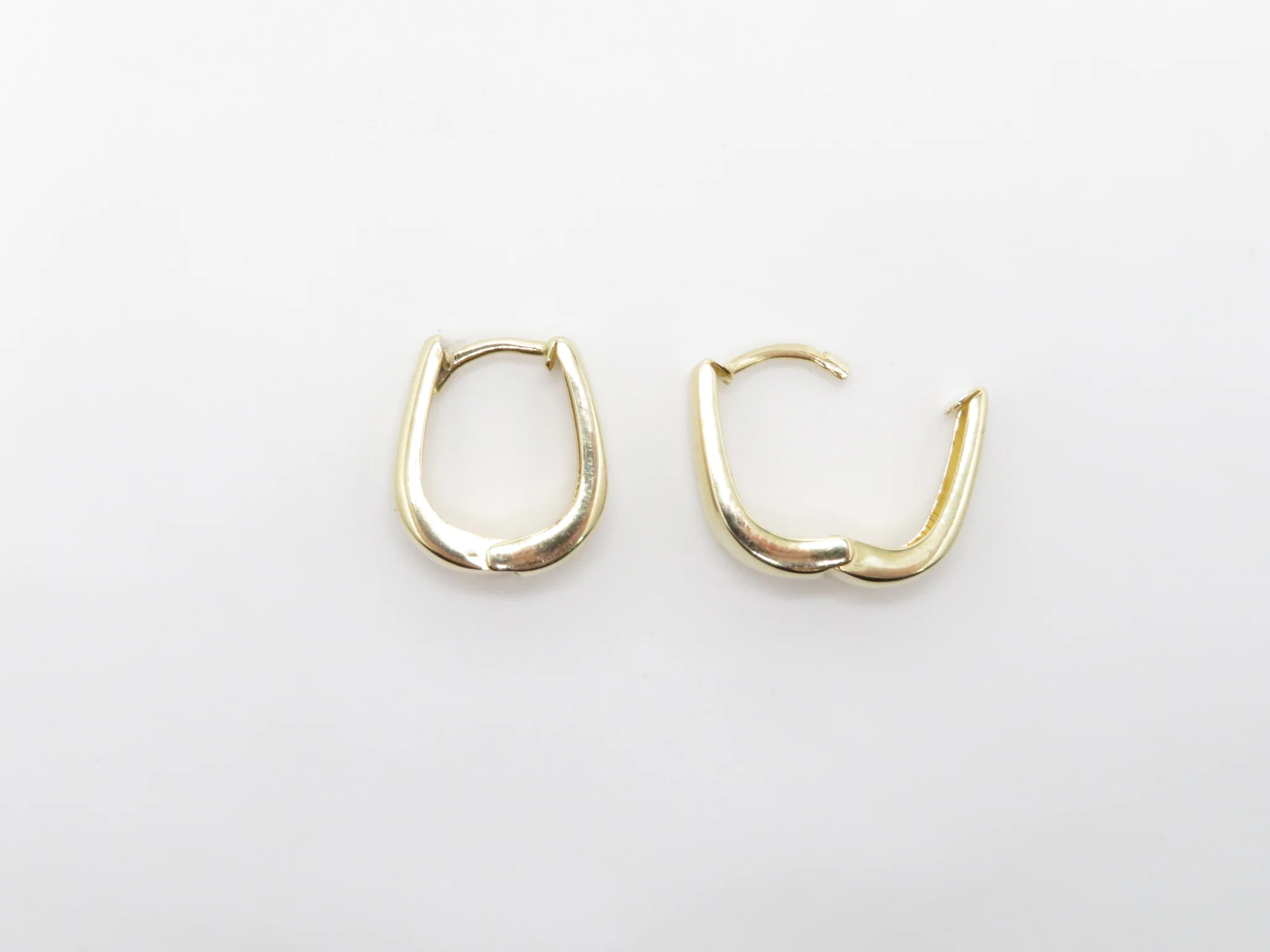 10k Yellow Gold Tapered Huggie - Image 4