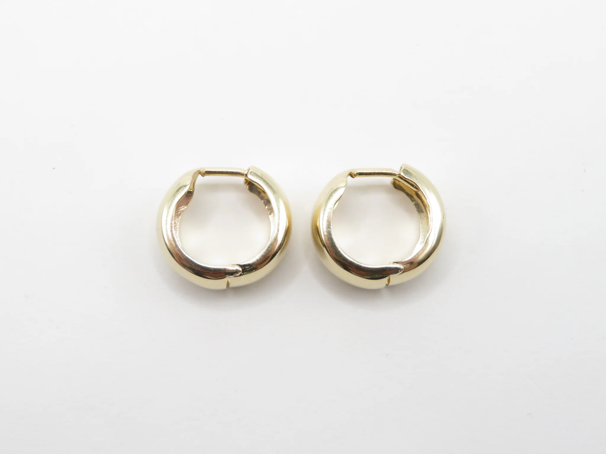 10k Yellow Gold Tiffany Huggies - Image 10