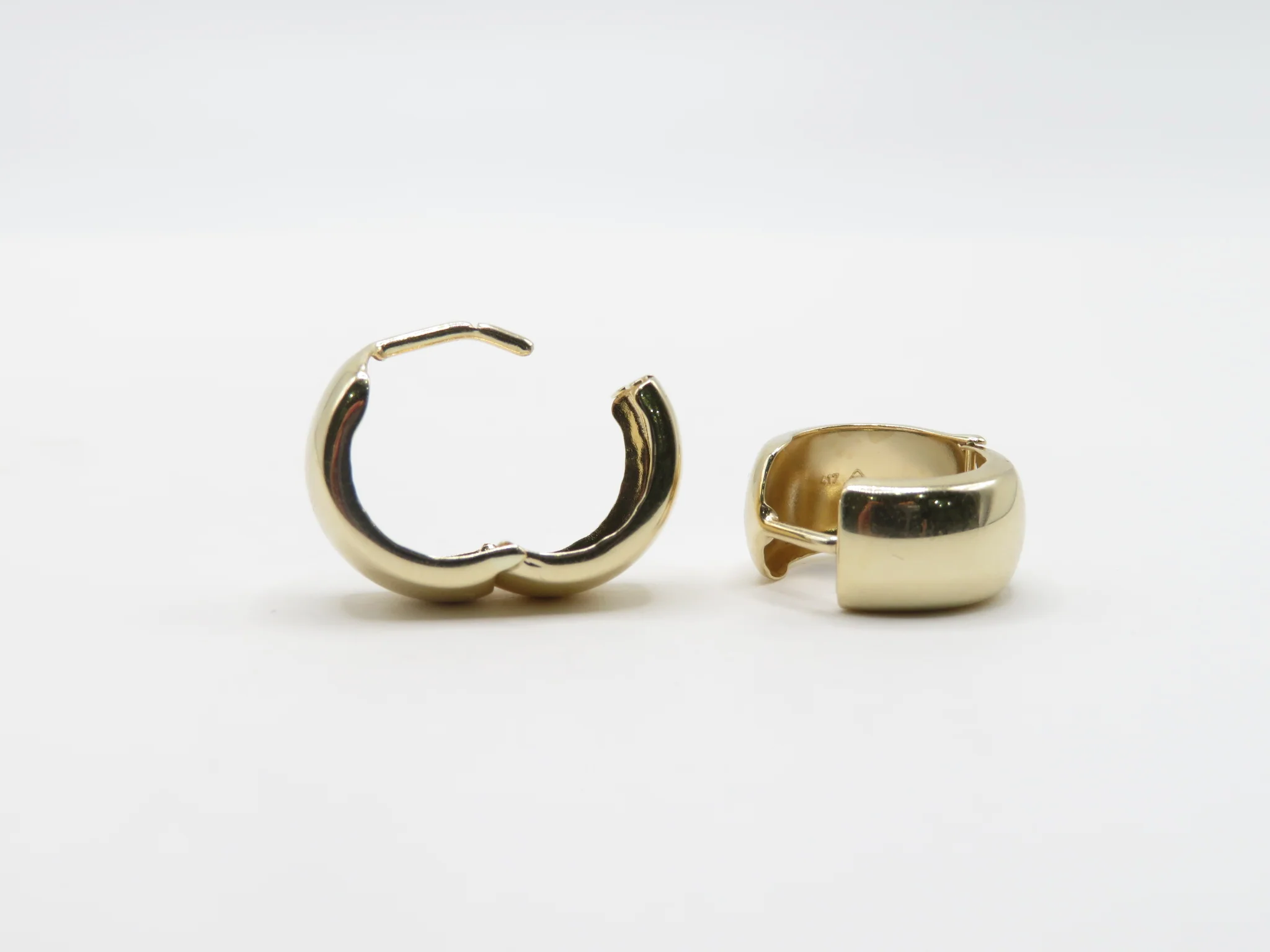 10k Yellow Gold Tiffany Huggies - Image 9