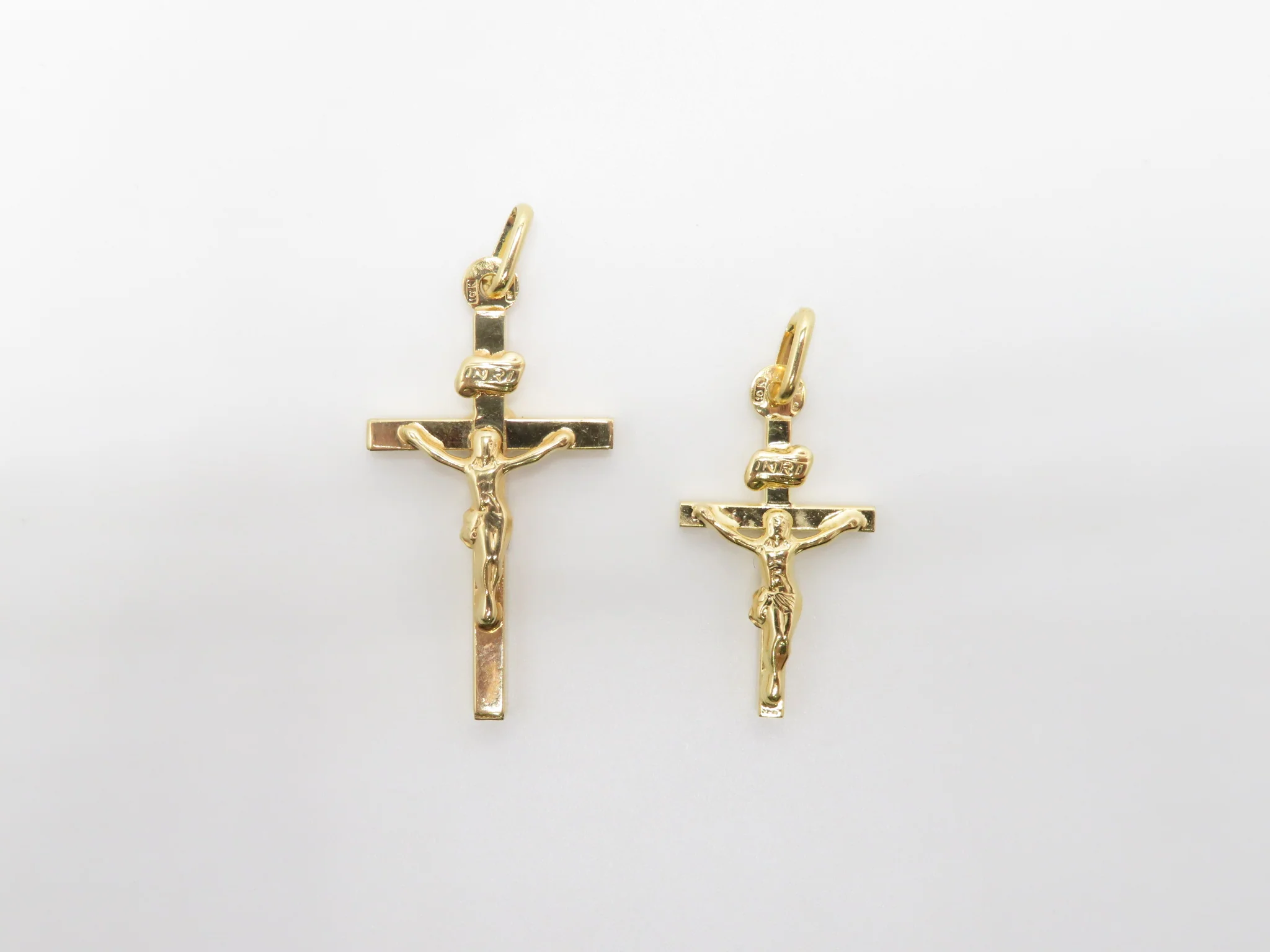 10k Yellow Gold Traditional Squared Crucifix - Image 4
