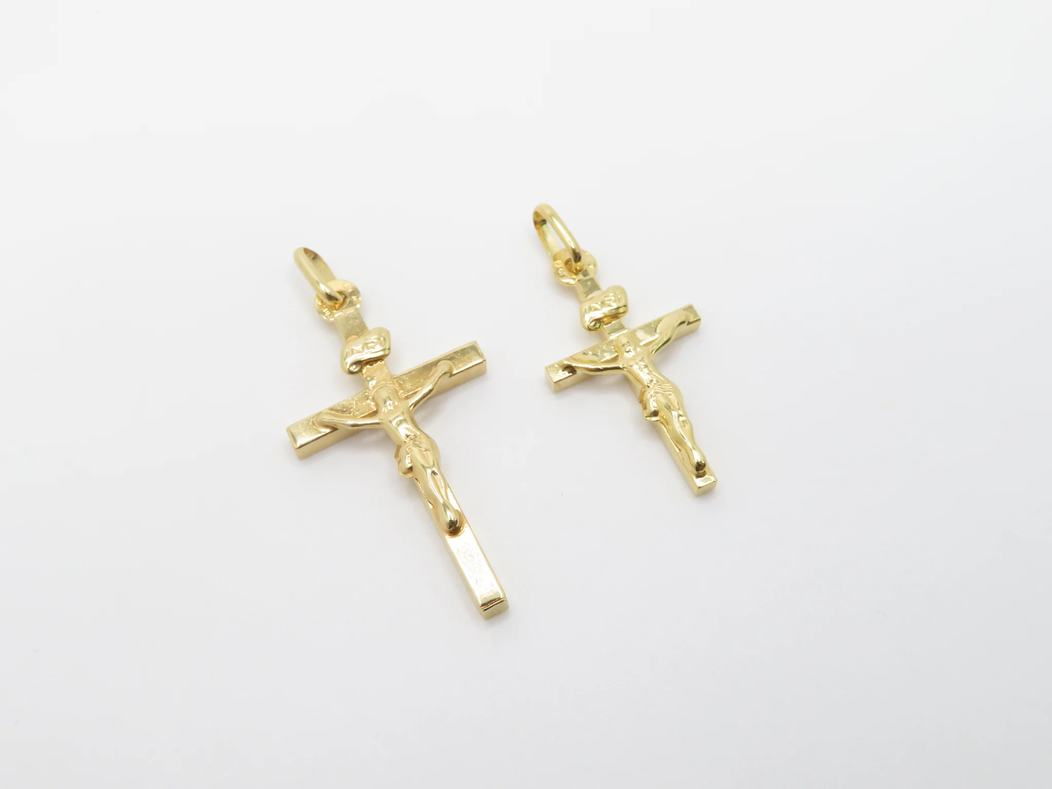 10k Yellow Gold Traditional Squared Crucifix - Image 9