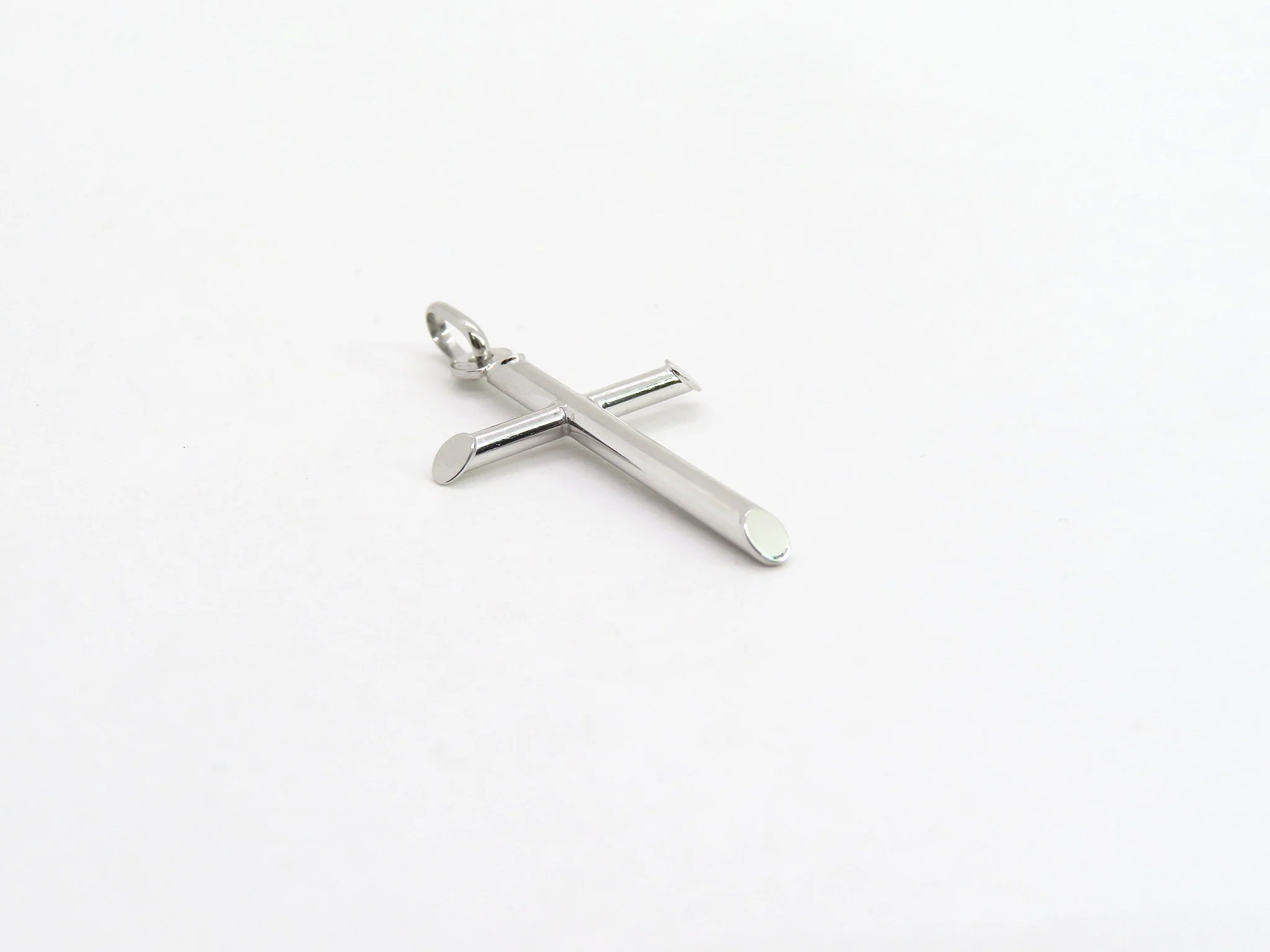 10k White Gold Bevelled Cross Pendant - Image 3