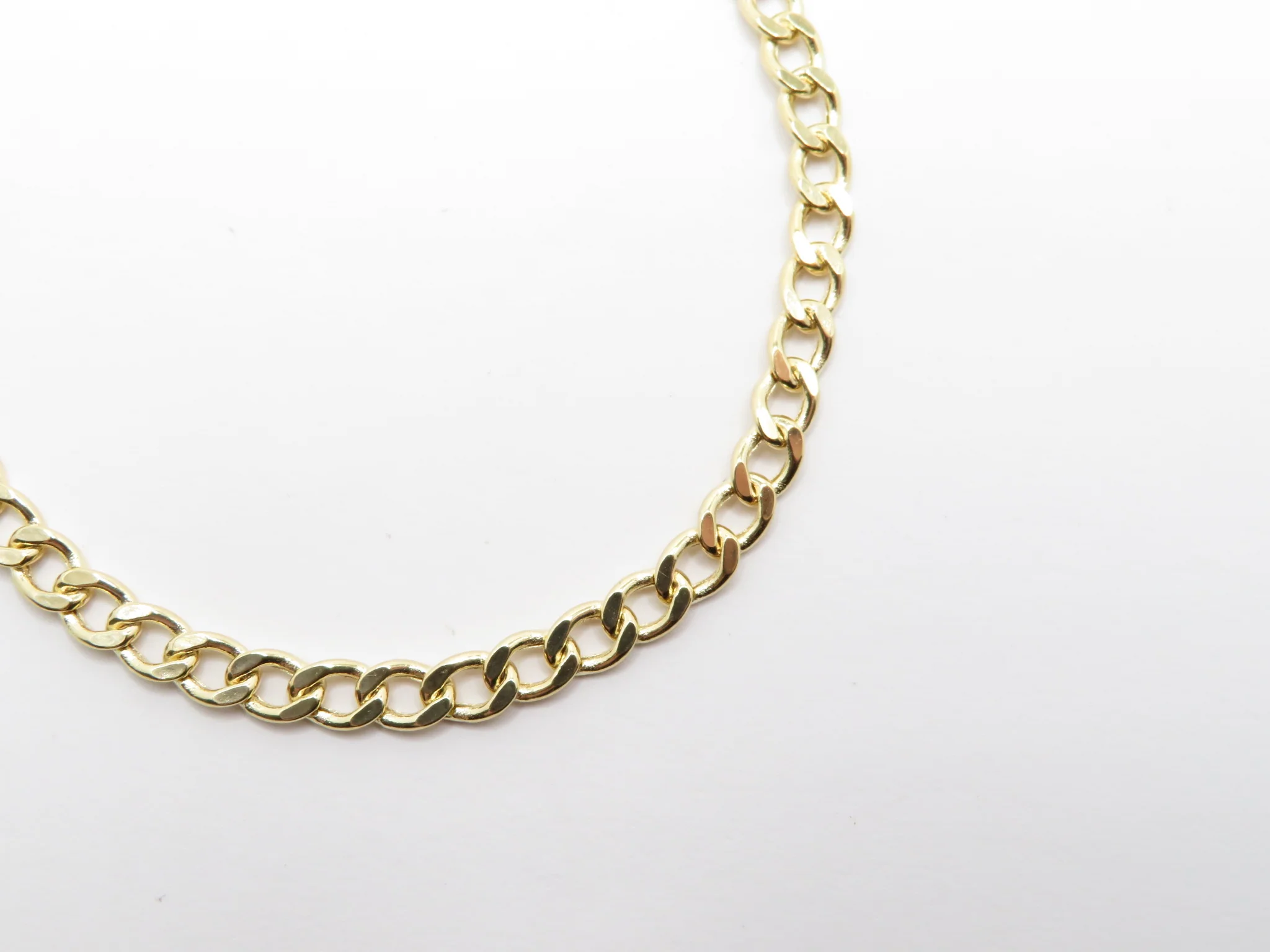 10k Yellow Gold Hollow Curb Bracelet - Image 4