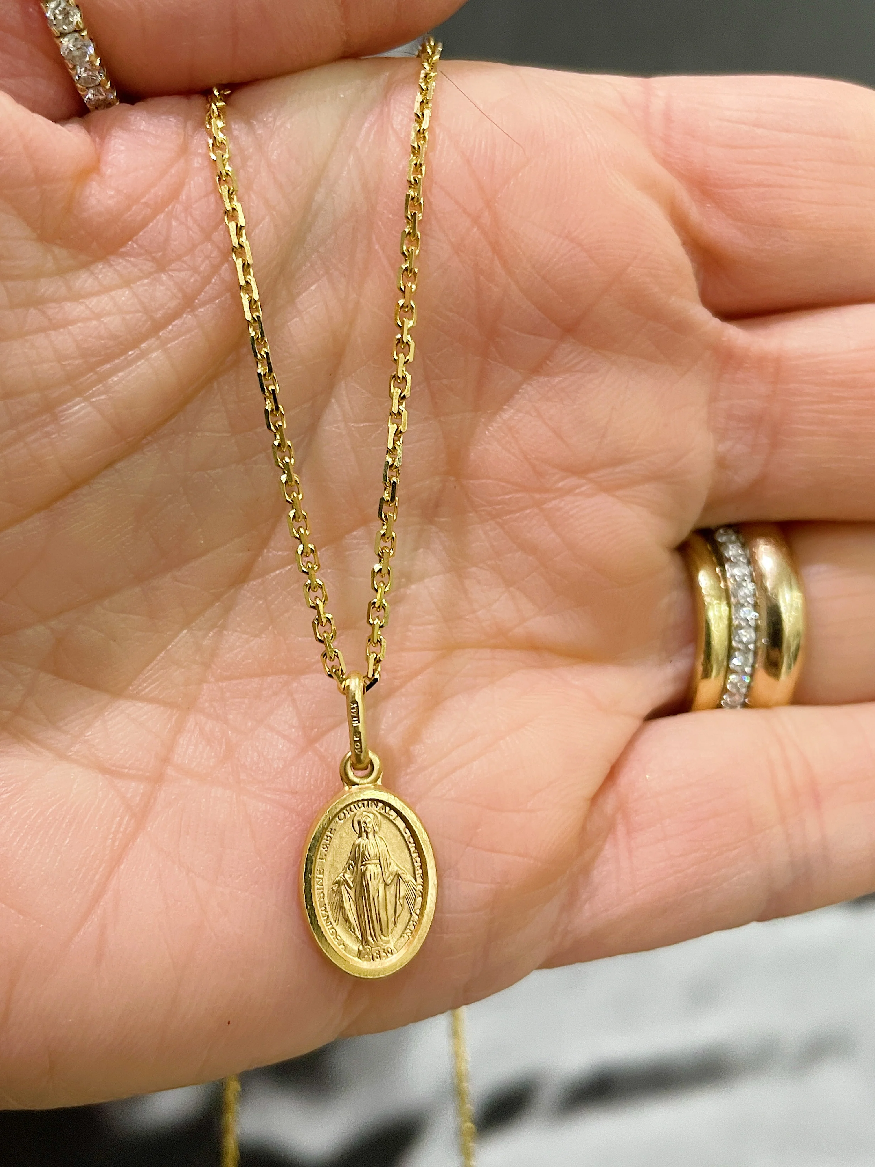 10k Yellow Gold Our Lady of Grace Medal - Image 5