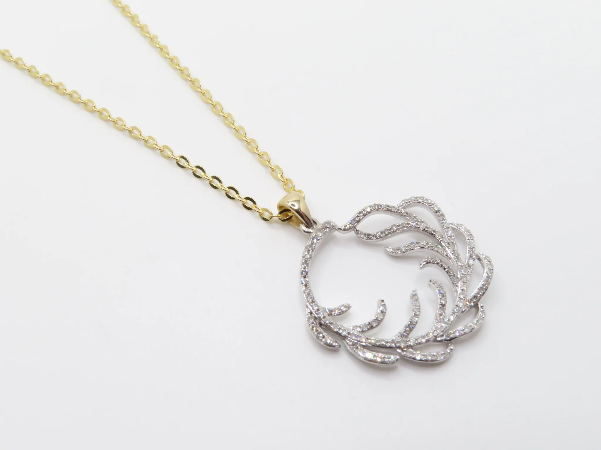 14k Diamond Wreath Necklace