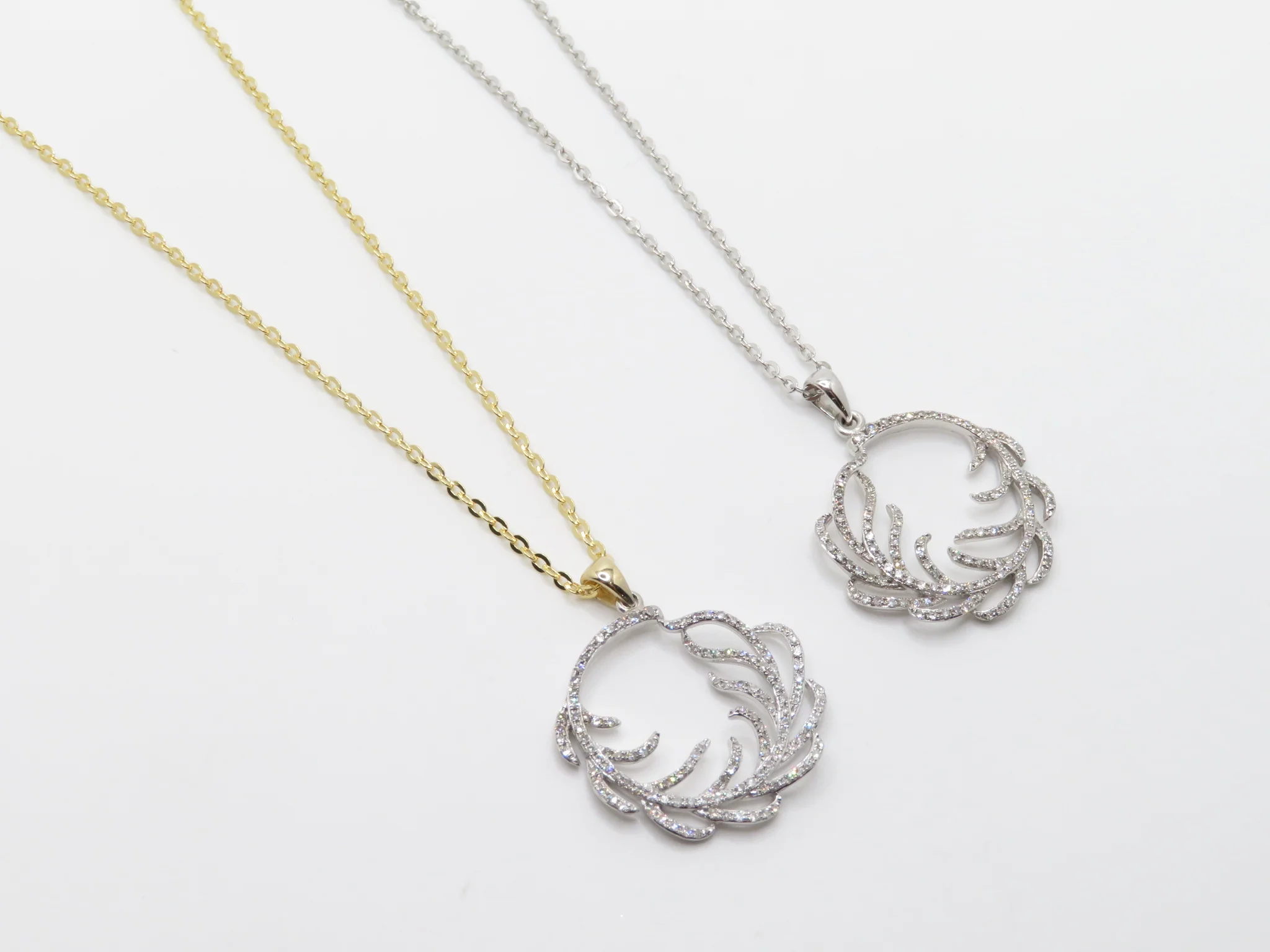 14k Diamond Wreath Necklace - Image 3