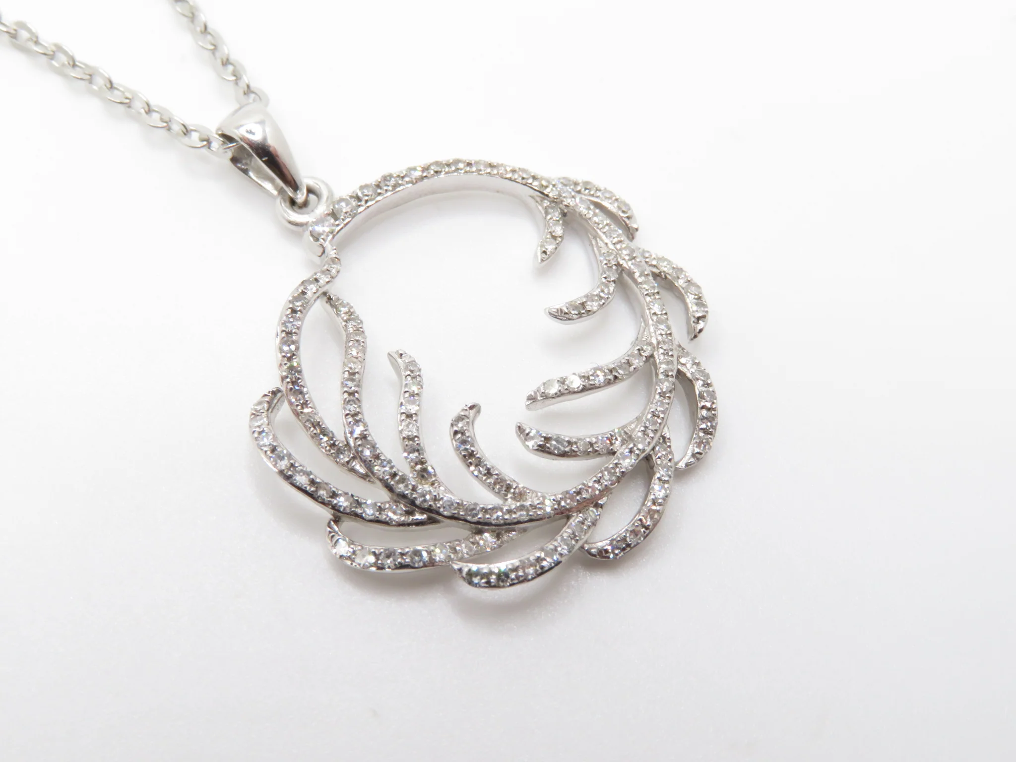 14k Diamond Wreath Necklace - Image 7
