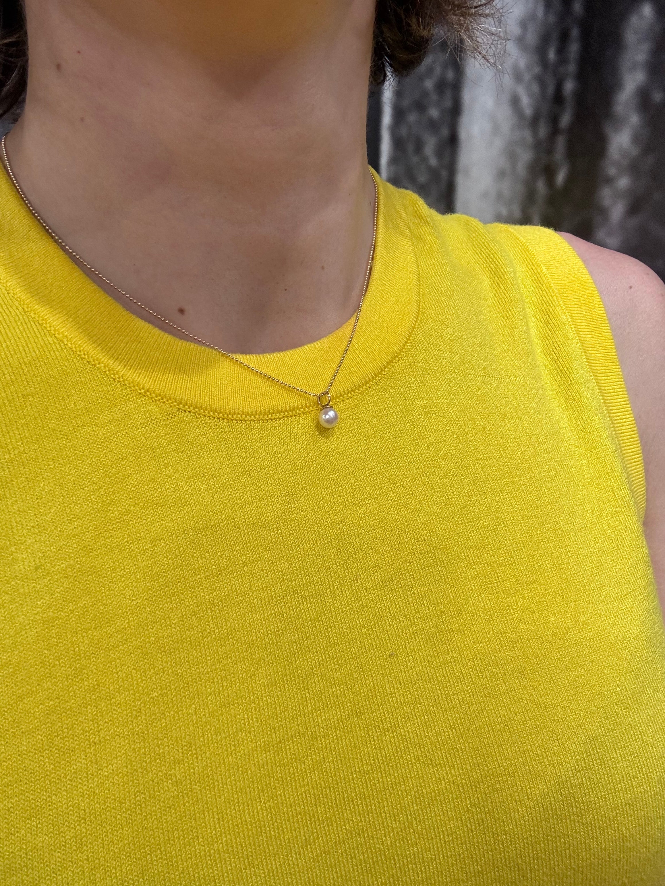 14k Yellow Gold Pearl Drop Tub Necklace - Image 4