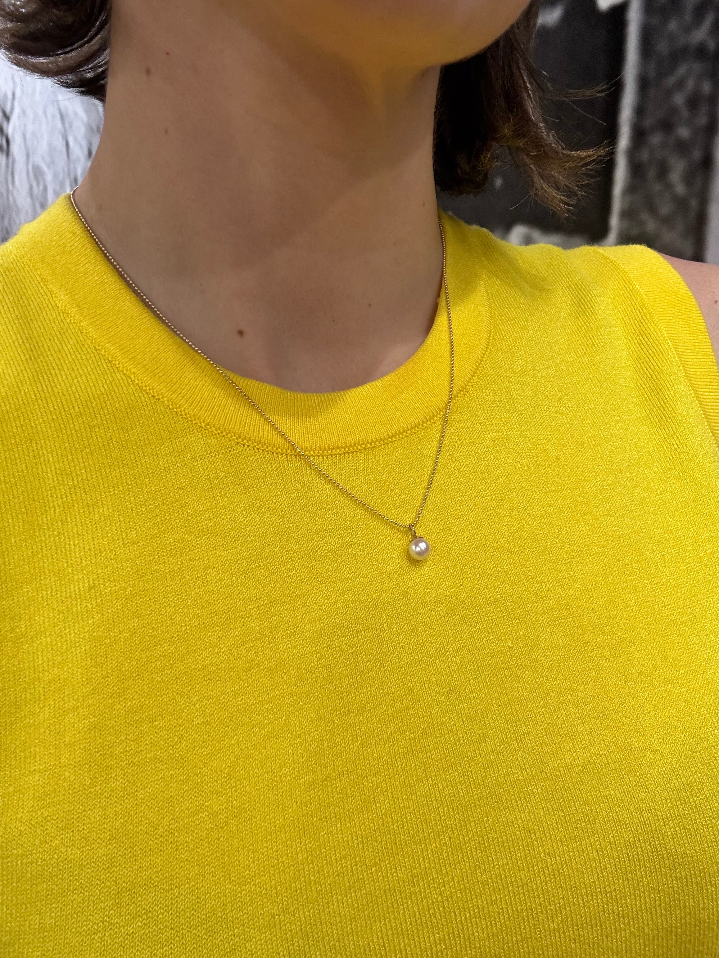 14k Yellow Gold Pearl Drop Tub Necklace - Image 6
