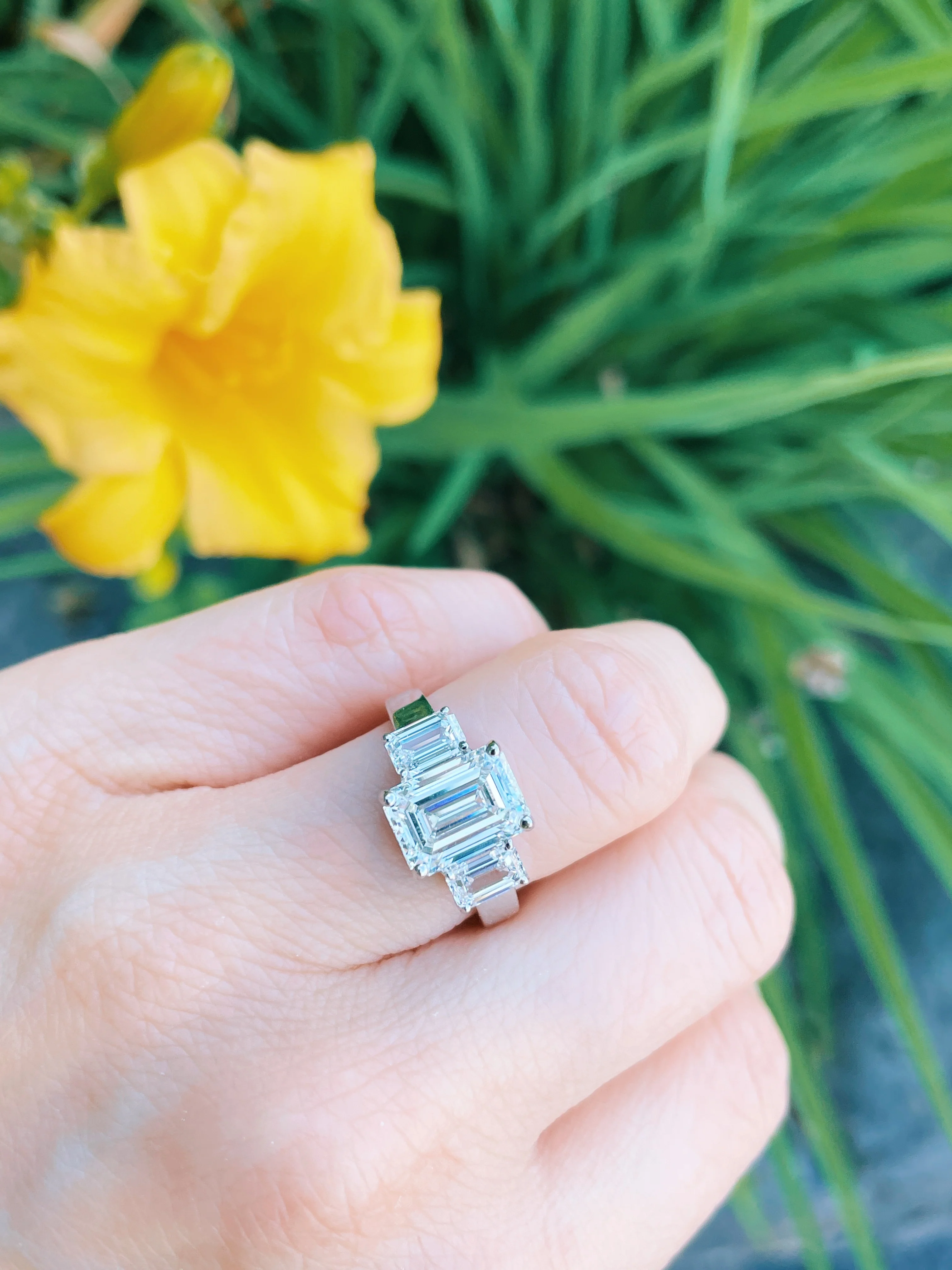 14k Three Stone Emerald LAB Ring - Image 4