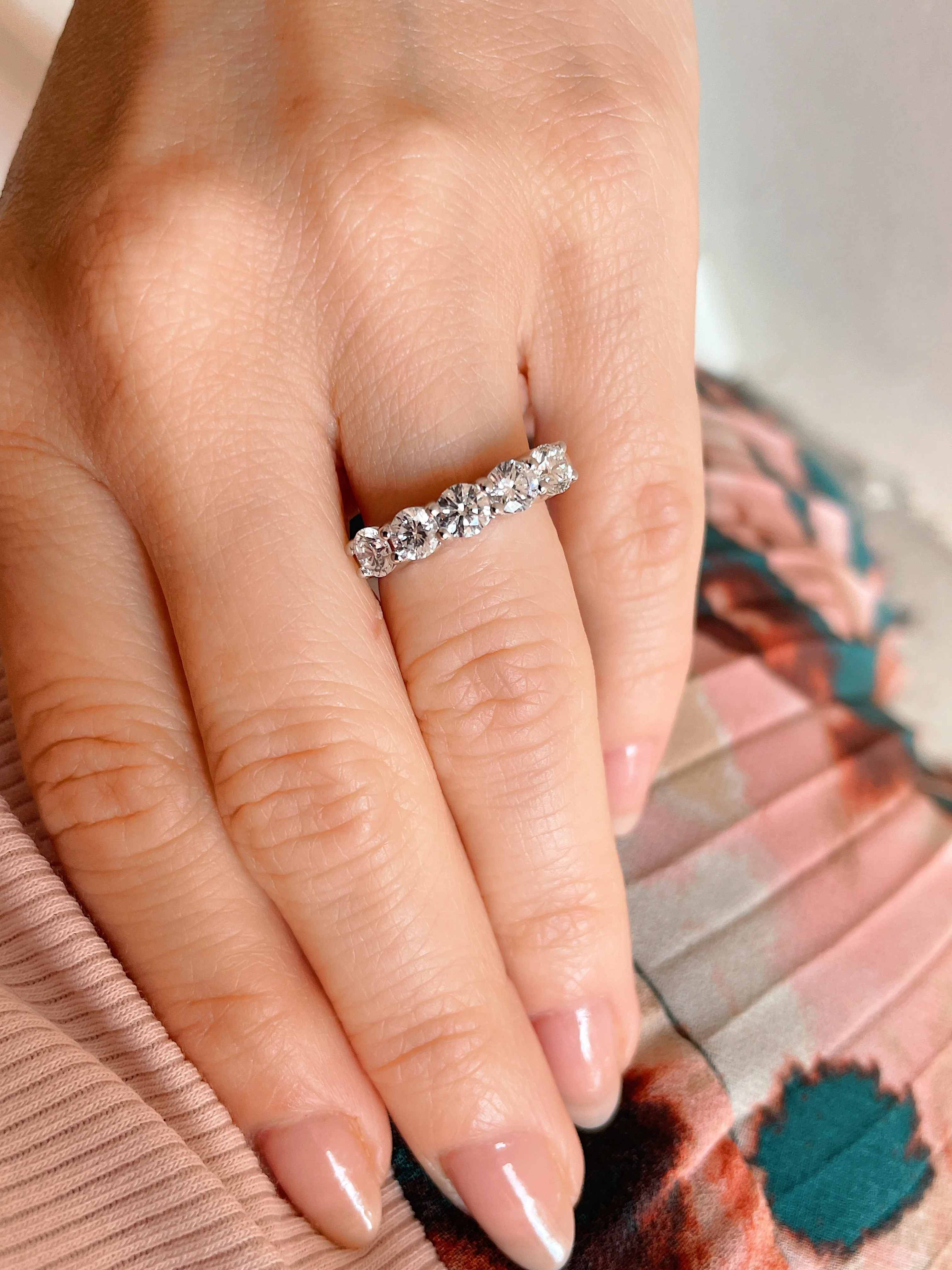 14k White Gold Shared Prong 5 Stone Band - Image 6