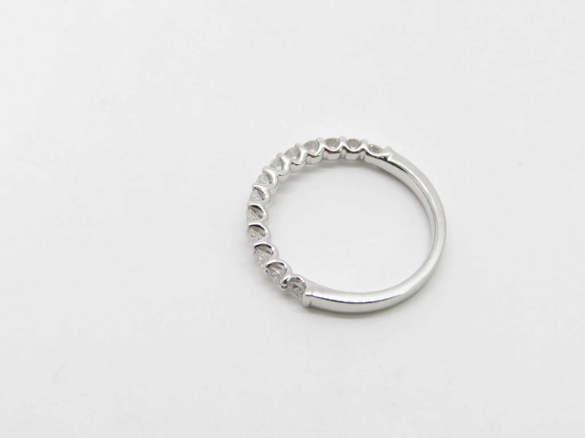 14k White Gold Scallop Diamond Band - Image 3