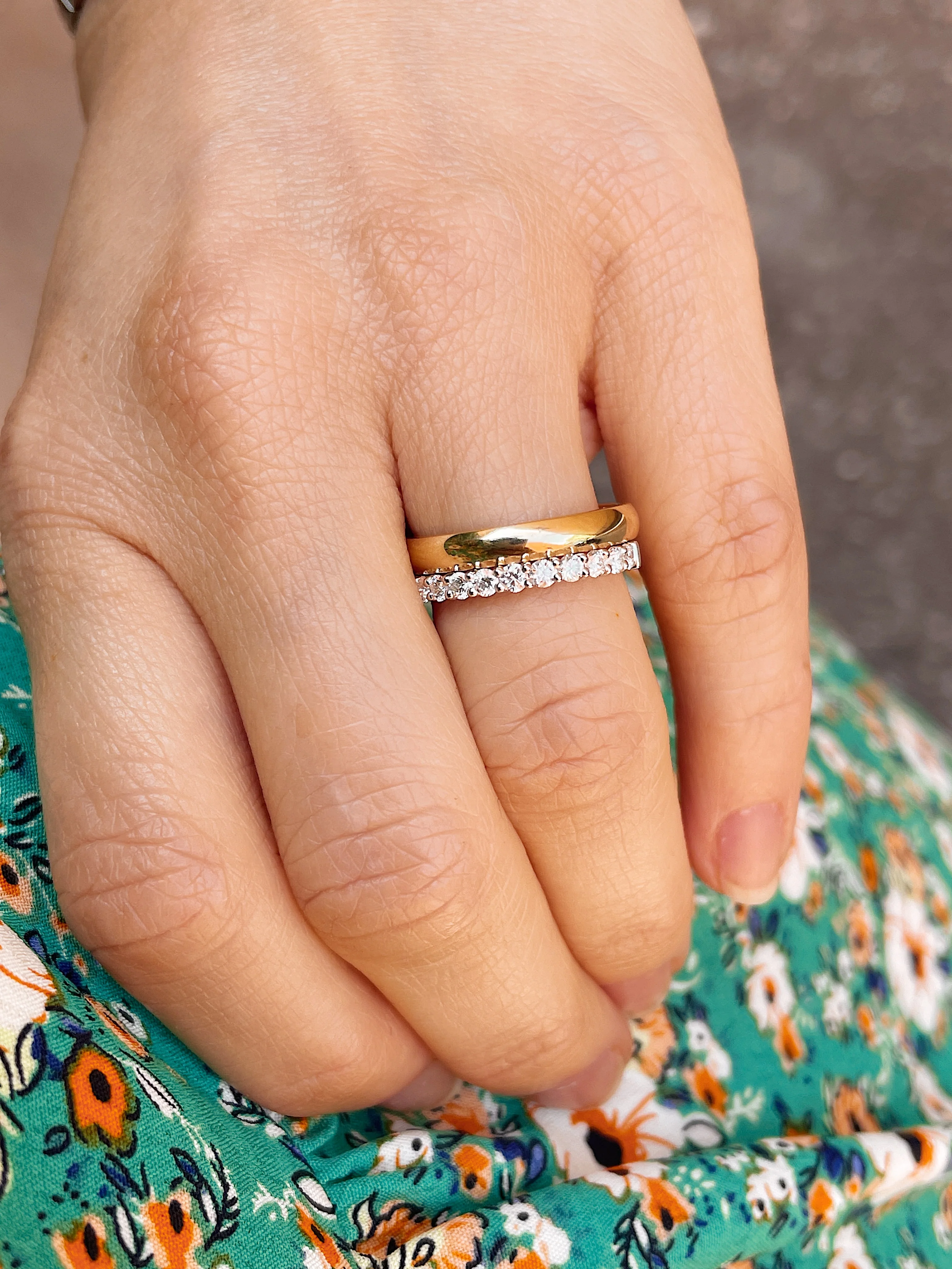 14k White Gold Scallop Diamond Band - Image 4
