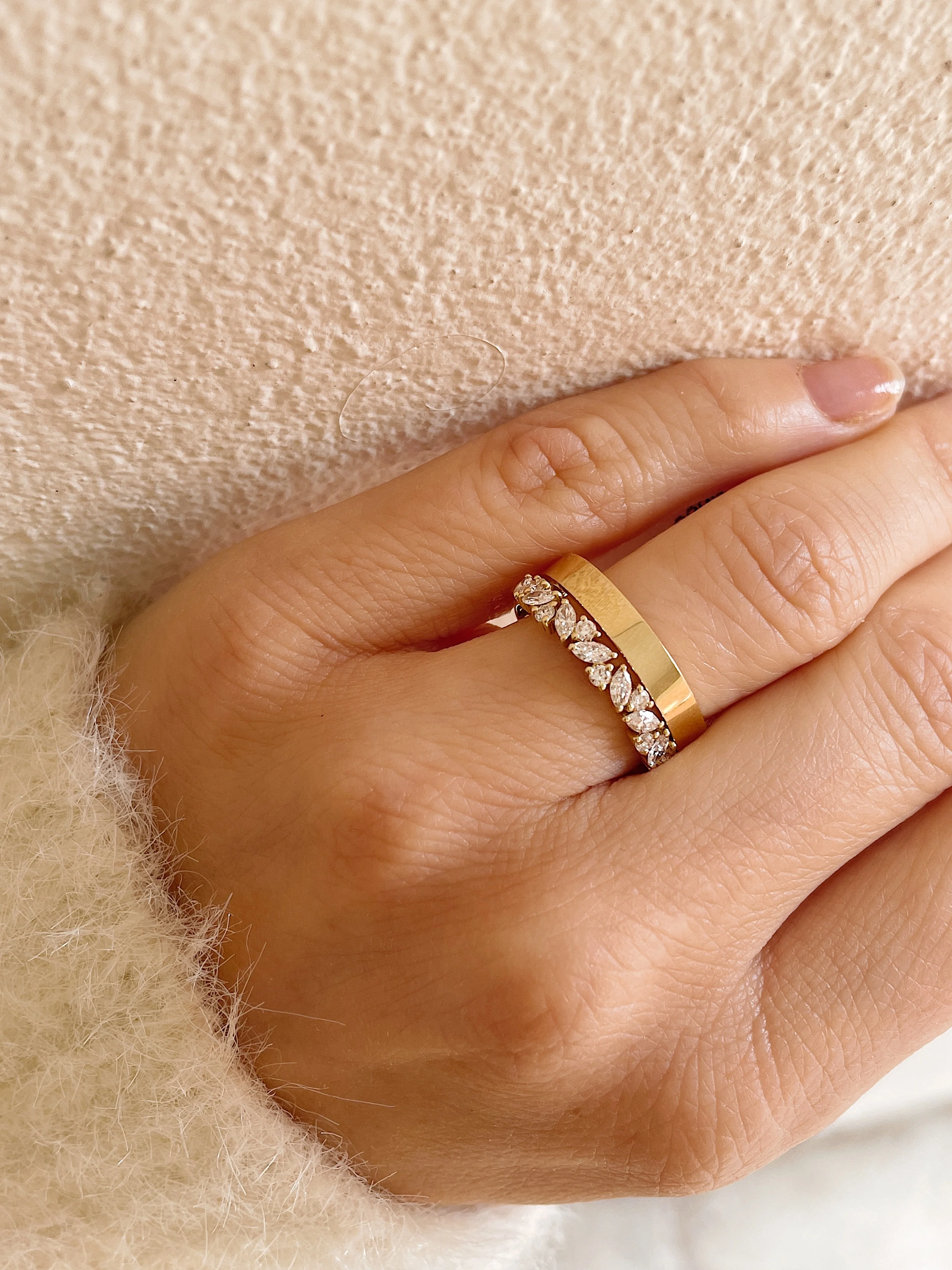 14k Emica Diamond Band - Image 6