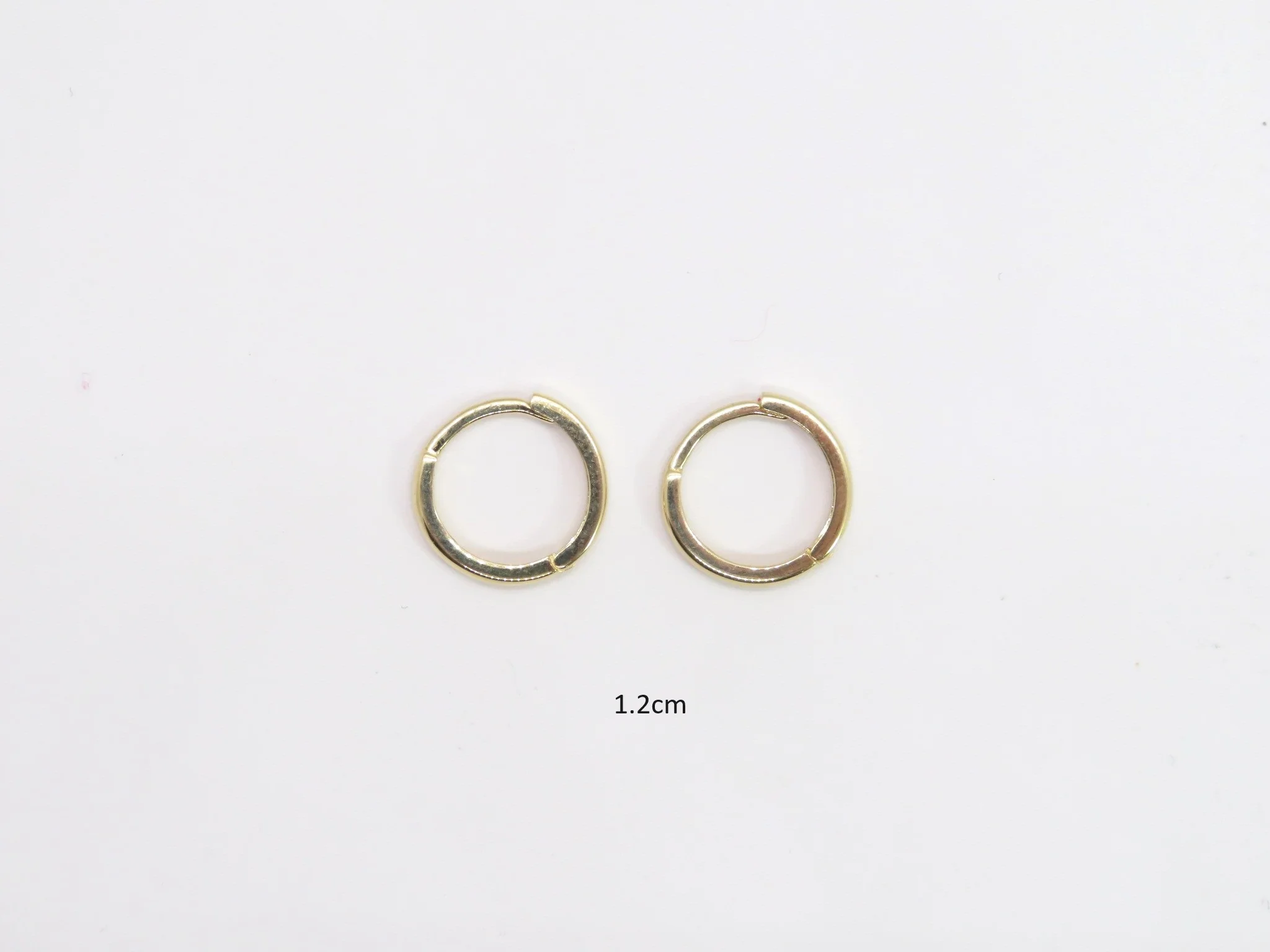 14k YG Plain Hinged Hoops - Image 3