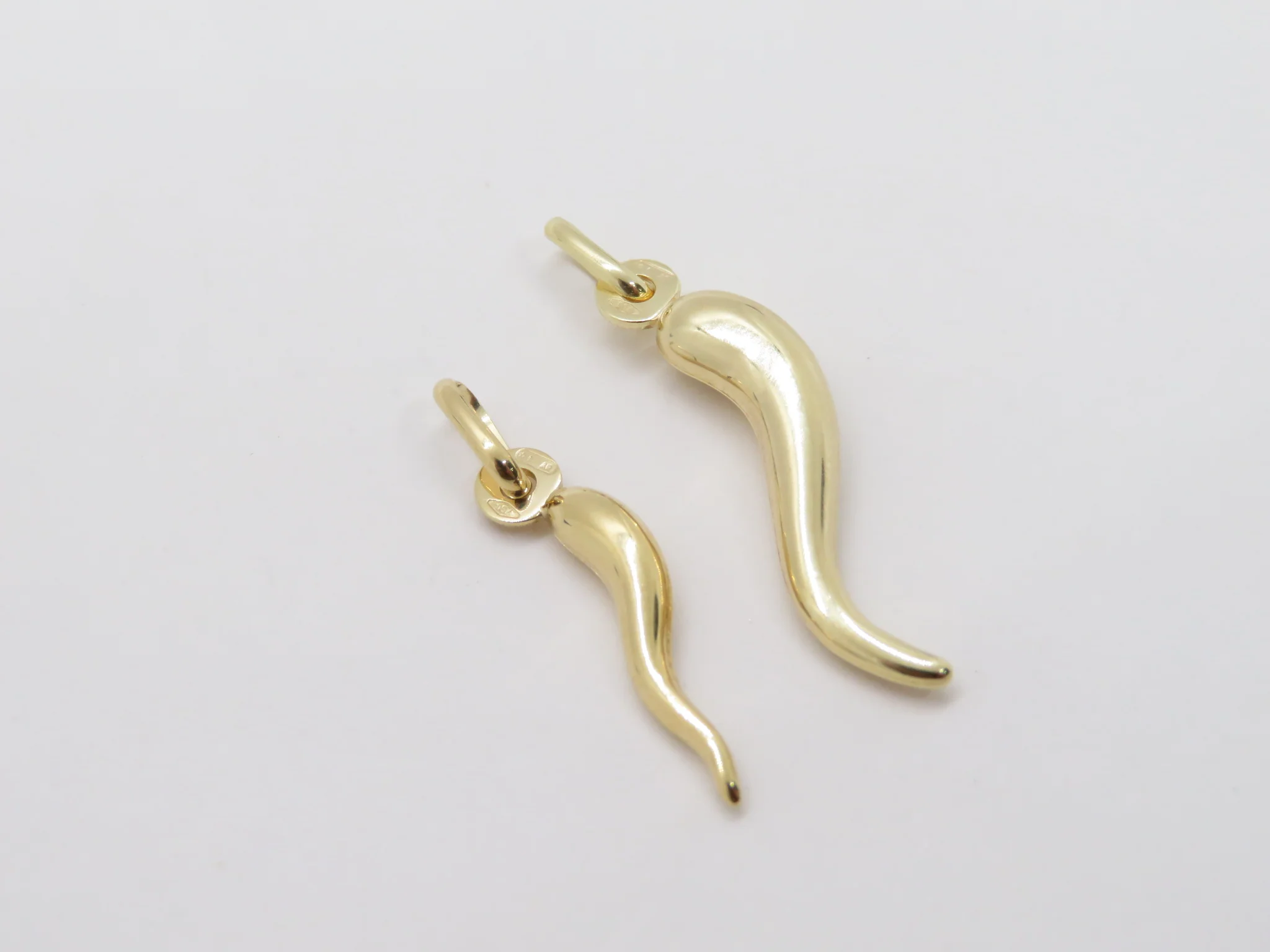 18k Yellow Gold Horn Charm - Image 4