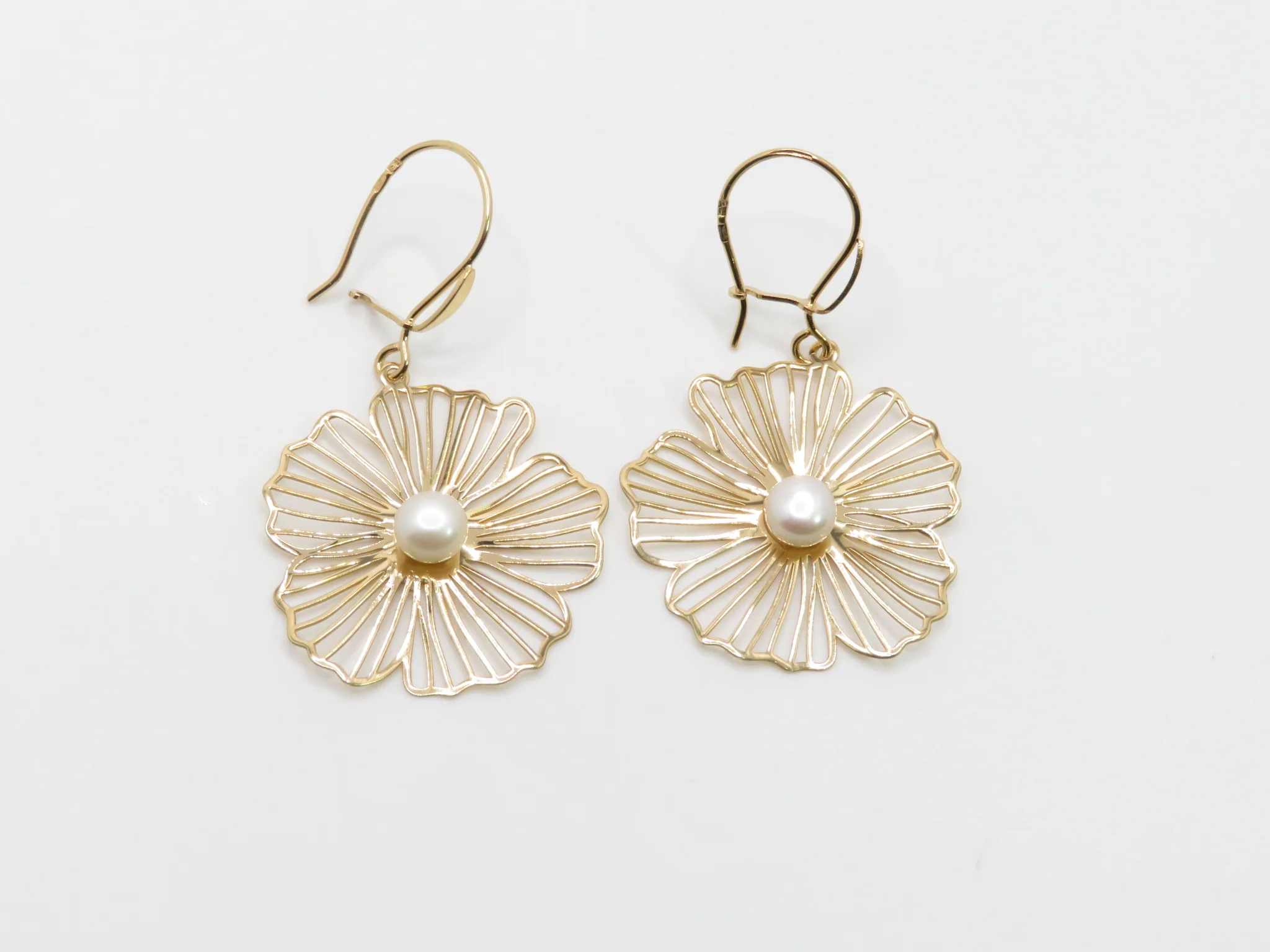 19.25k Yellow Gold Hibiscus Earrings - Image 4
