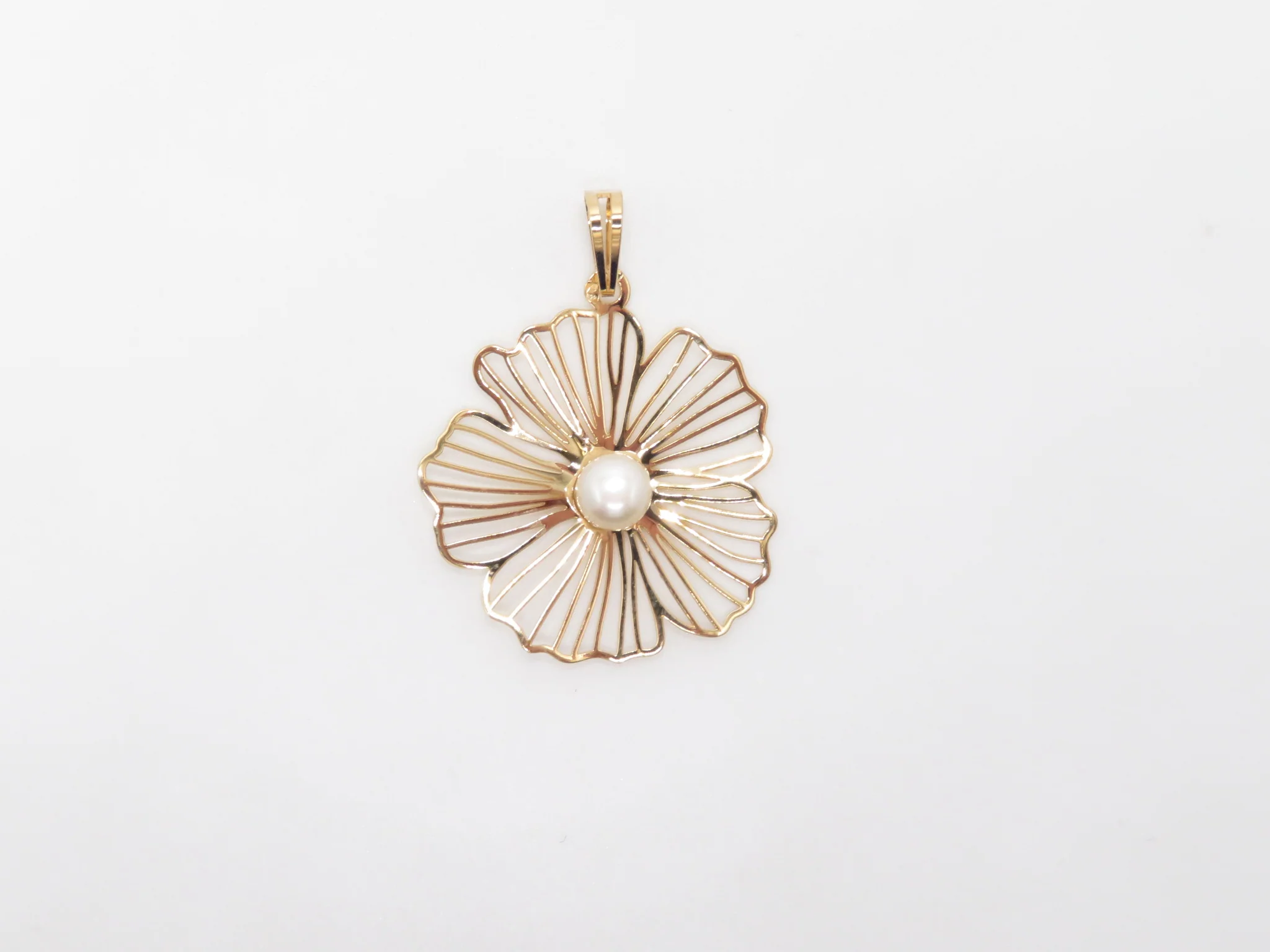 19.25k Yellow Gold Hibiscus Pendant - Image 2