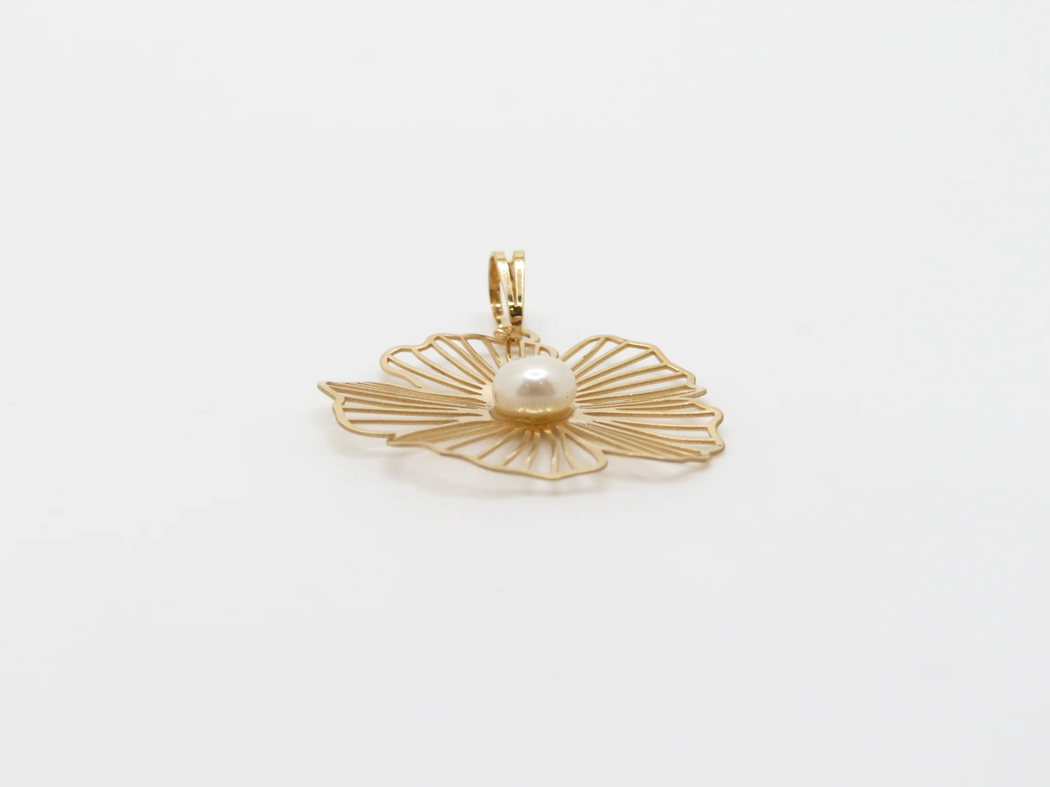 19.25k Yellow Gold Hibiscus Pendant - Image 3