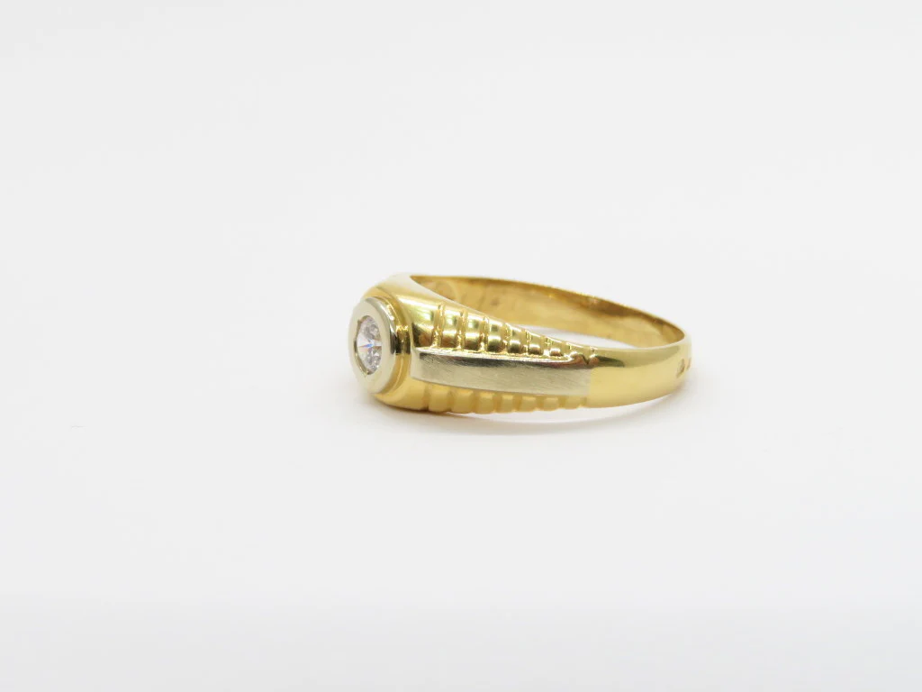 19.25k Yellow and White Gold Solitaire Ring - Image 3