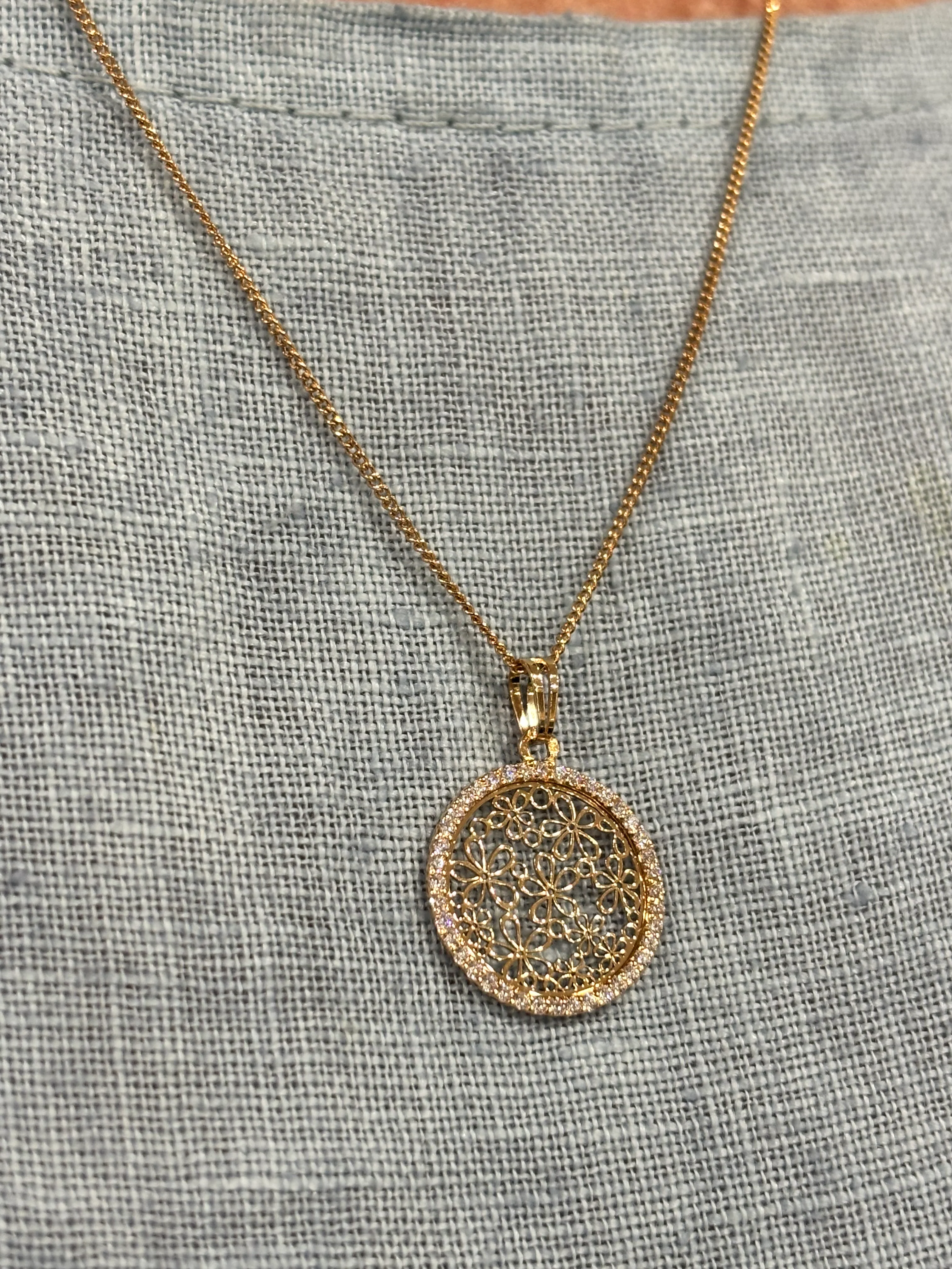 19.25k Yellow Gold Petals Pendant - Image 2