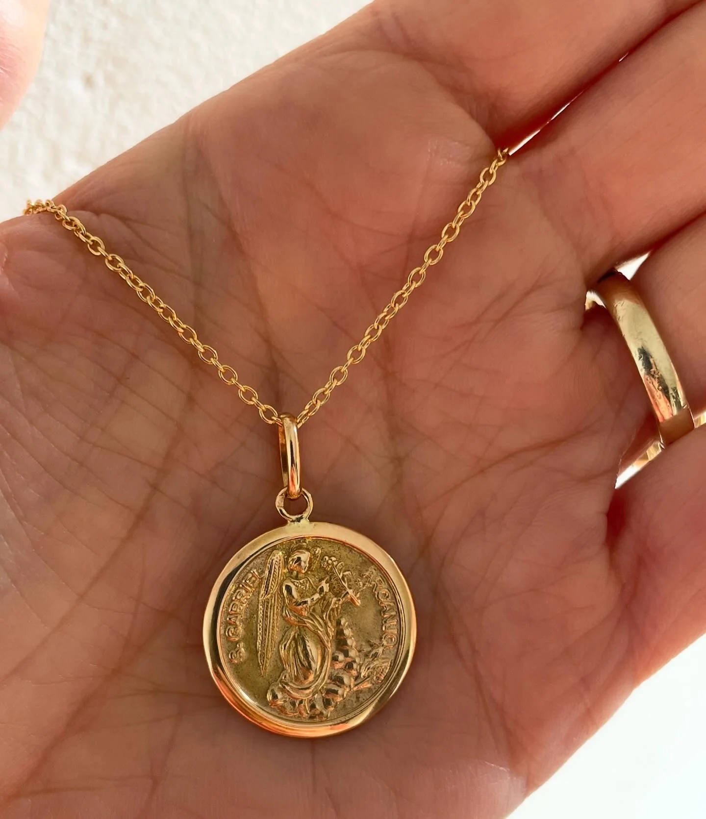 19.25k Yellow Gold Angel Gabriel Pendant - Image 3