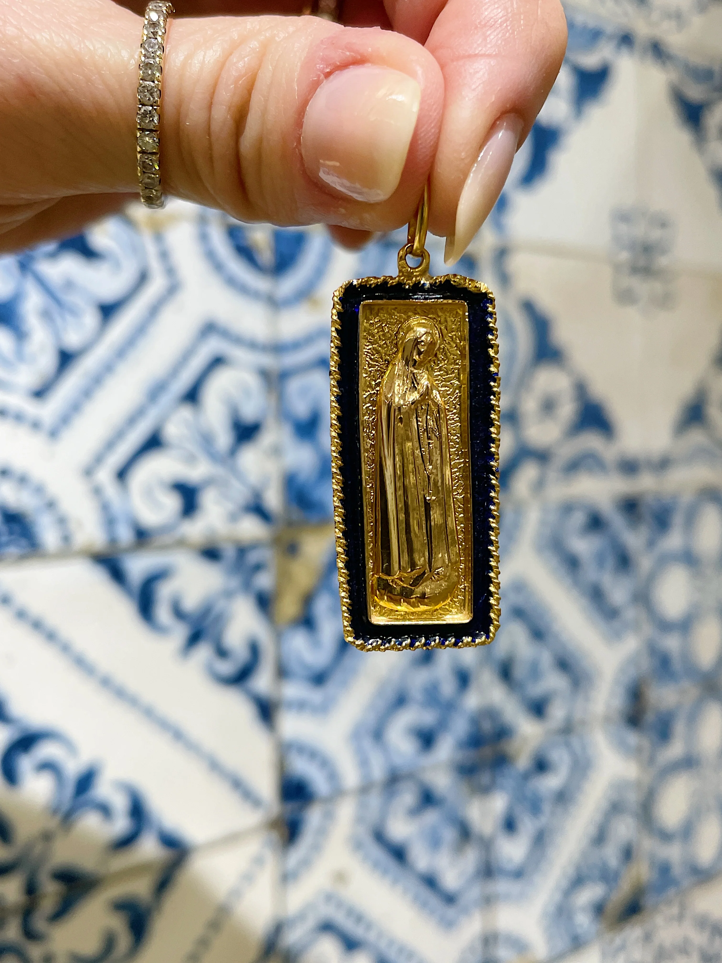 19.25k Yellow Gold Vintage Fatima Pendant - Image 2