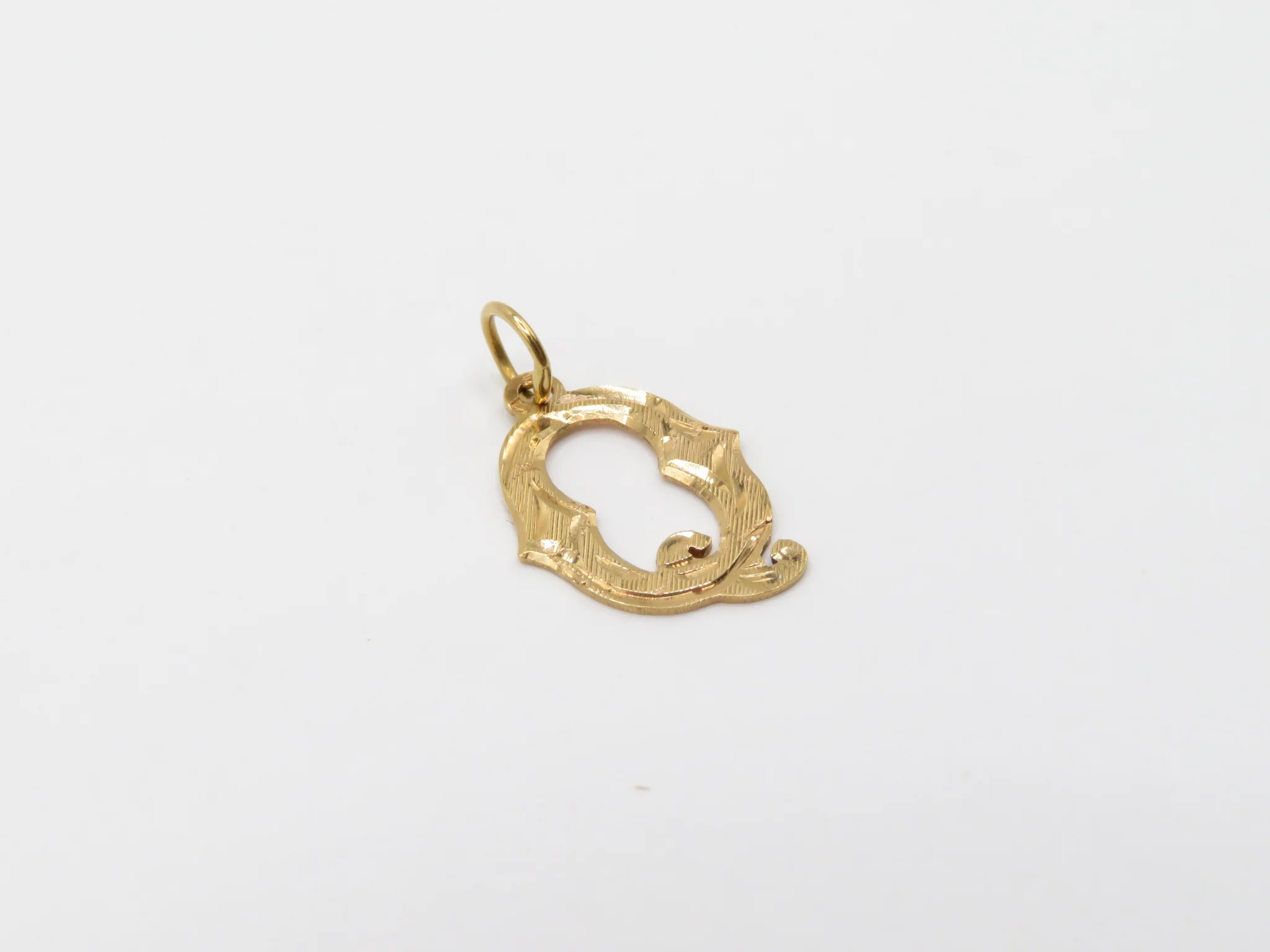 19.25k Yellow Gold Antique Etched Initials - Image 10