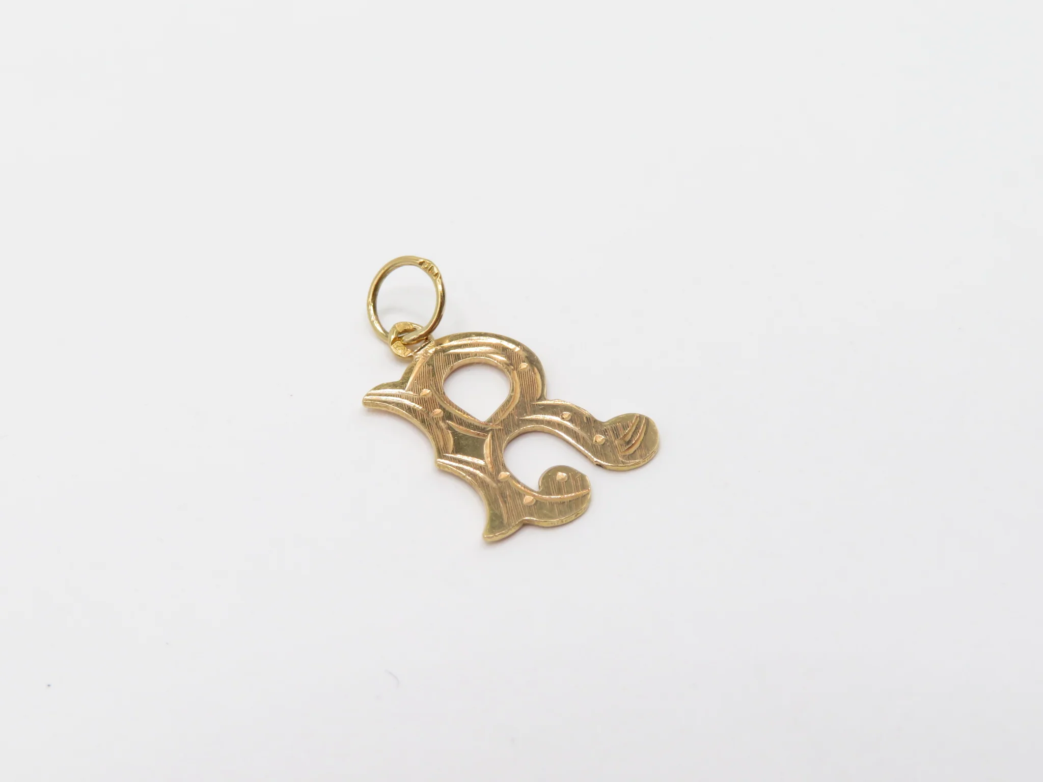 19.25k Yellow Gold Antique Etched Initials - Image 11