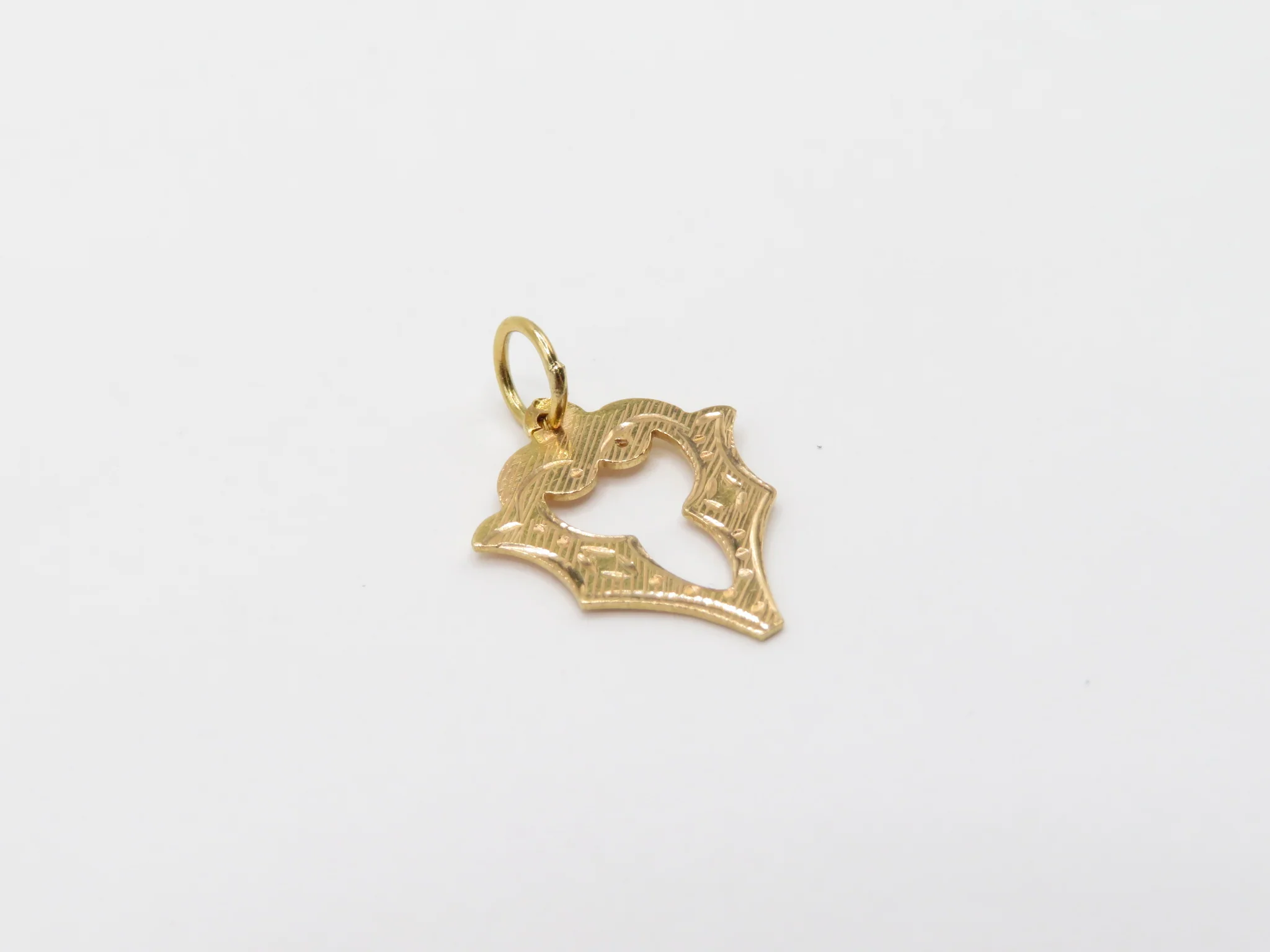 19.25k Yellow Gold Antique Etched Initials - Image 14