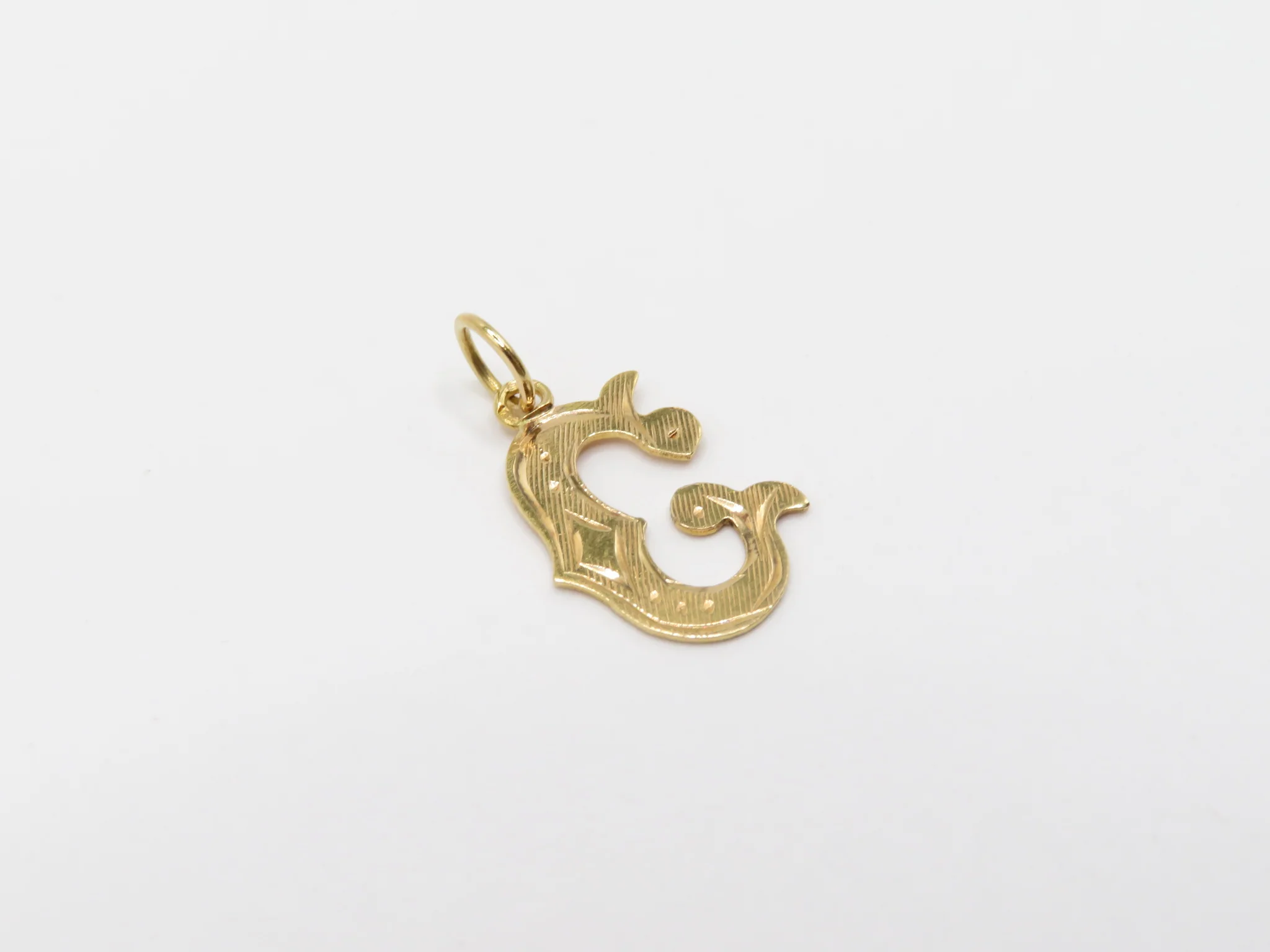 19.25k Yellow Gold Antique Etched Initials - Image 5