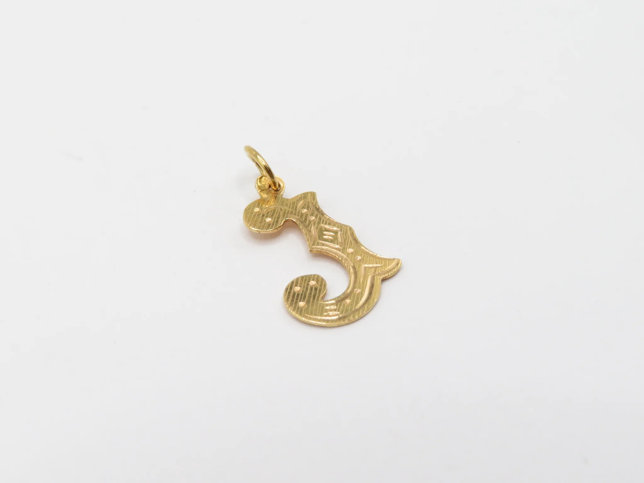 19.25k Yellow Gold Antique Etched Initials - Image 7